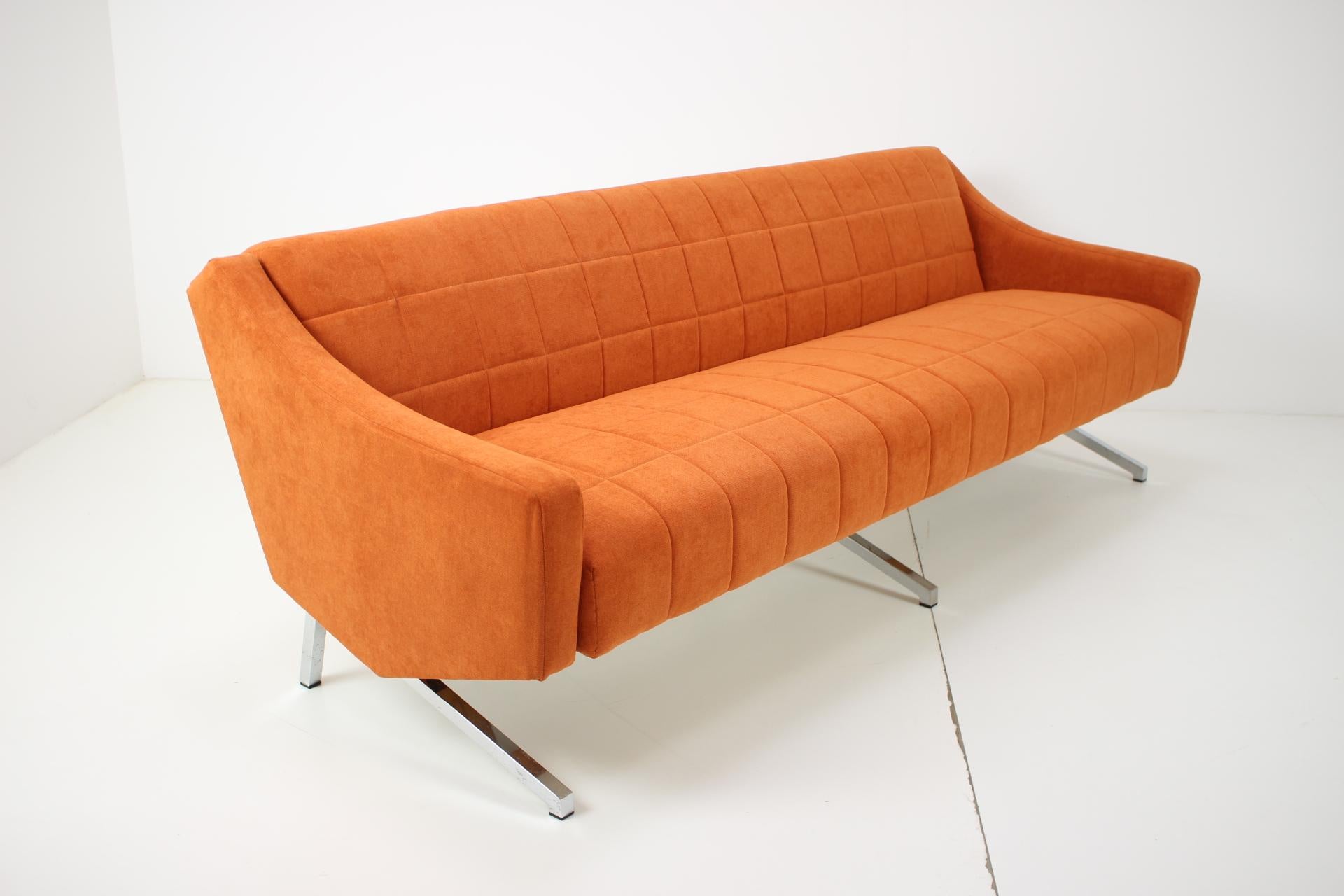Metal Italian Stylish Adjustable 3-Seat Sofa, 1970s