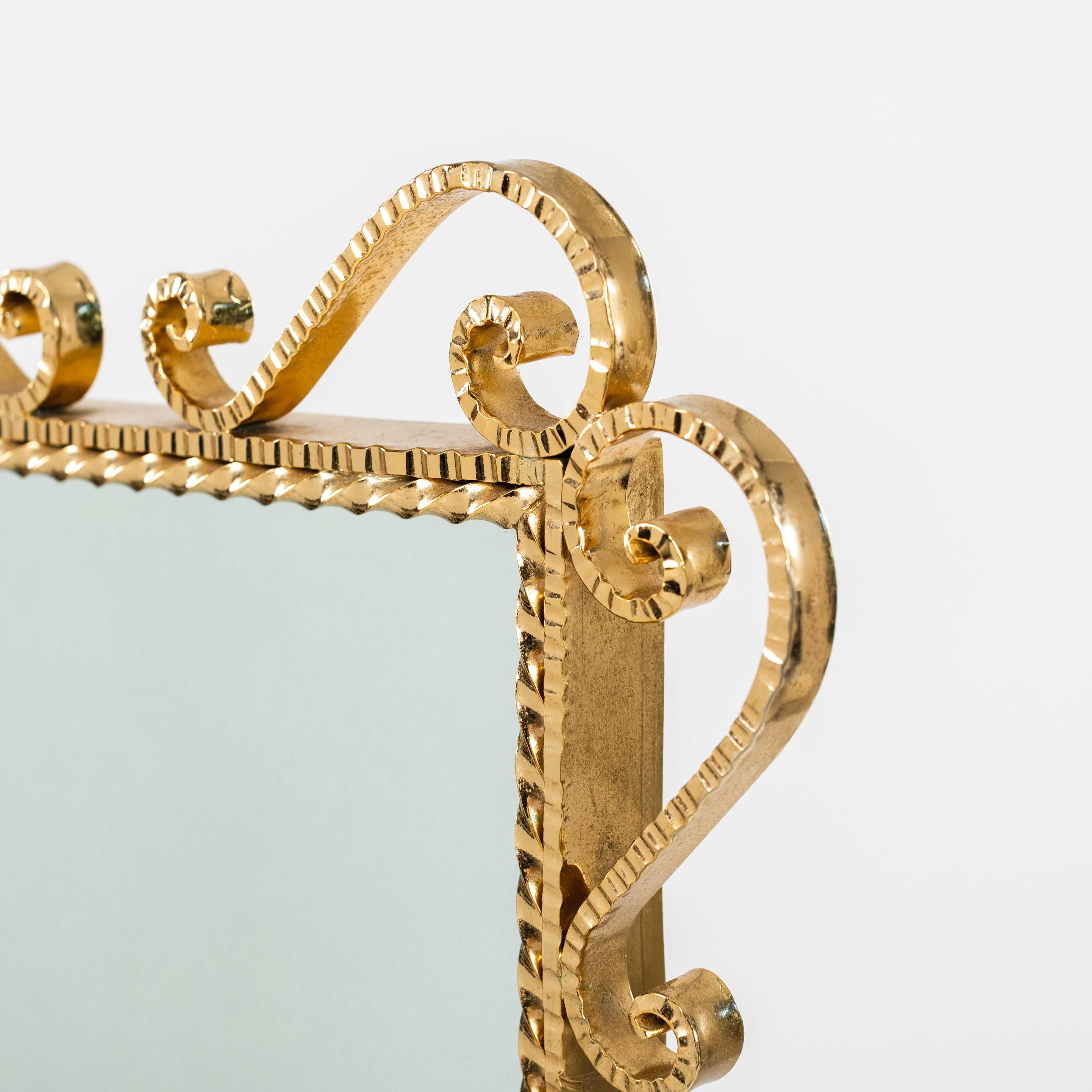 Mid-Century Modern Miroir italien stylisé conique du milieu du siècle en fer doré par Luigi Colli années 1950 en vente