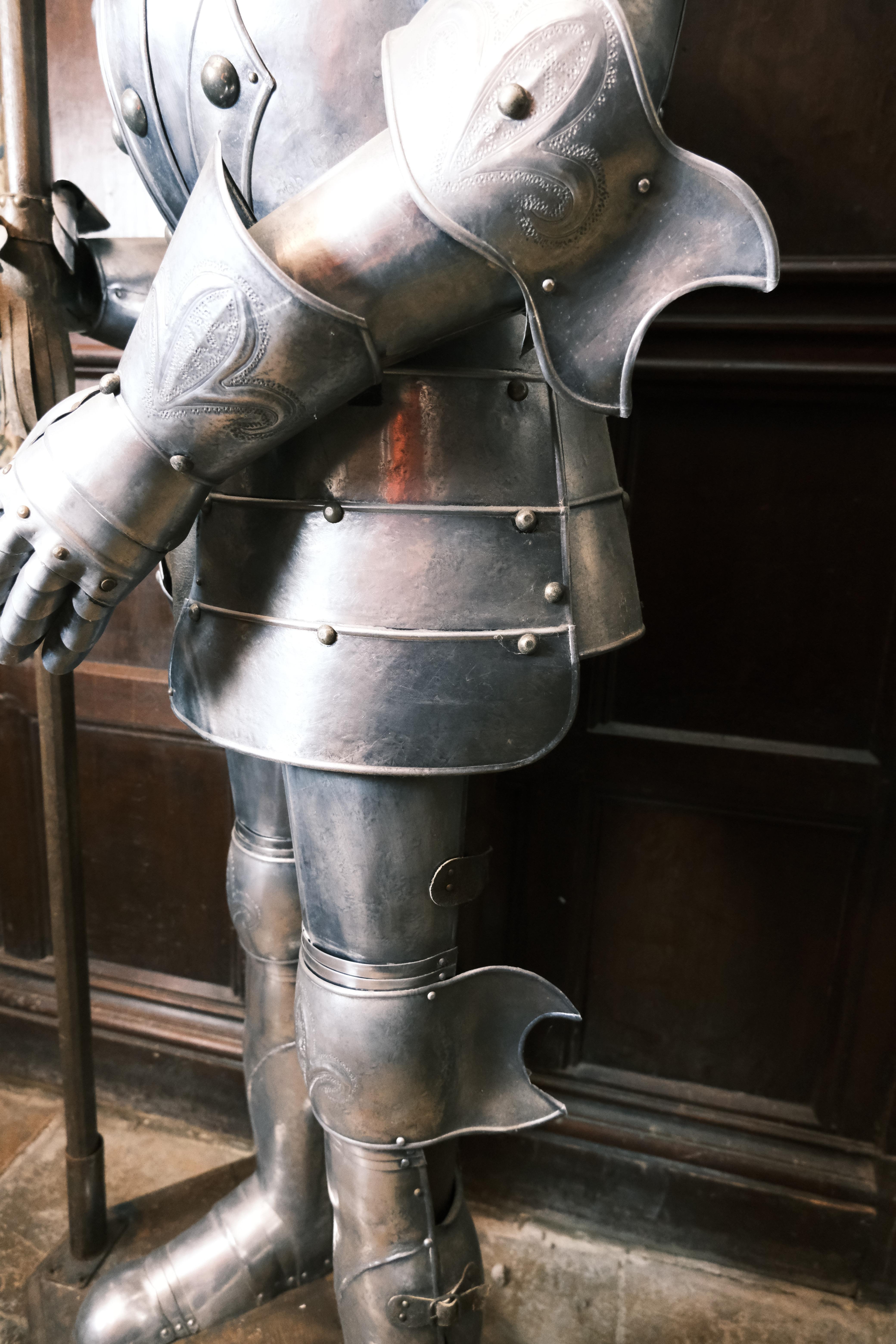Italian suit of armour In Good Condition In Cheltenham, GB