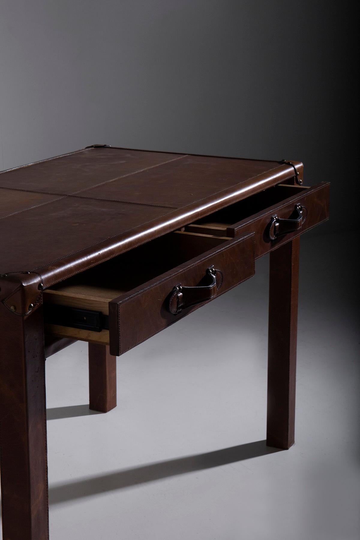 Italian suitcase-shaped leather desk in modern style For Sale 4