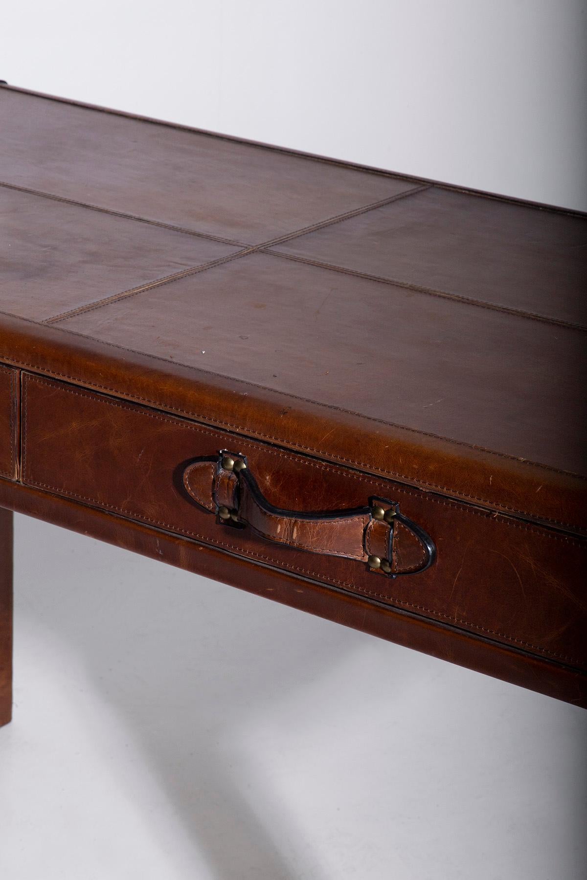 Late 20th Century Italian suitcase-shaped leather desk in modern style For Sale
