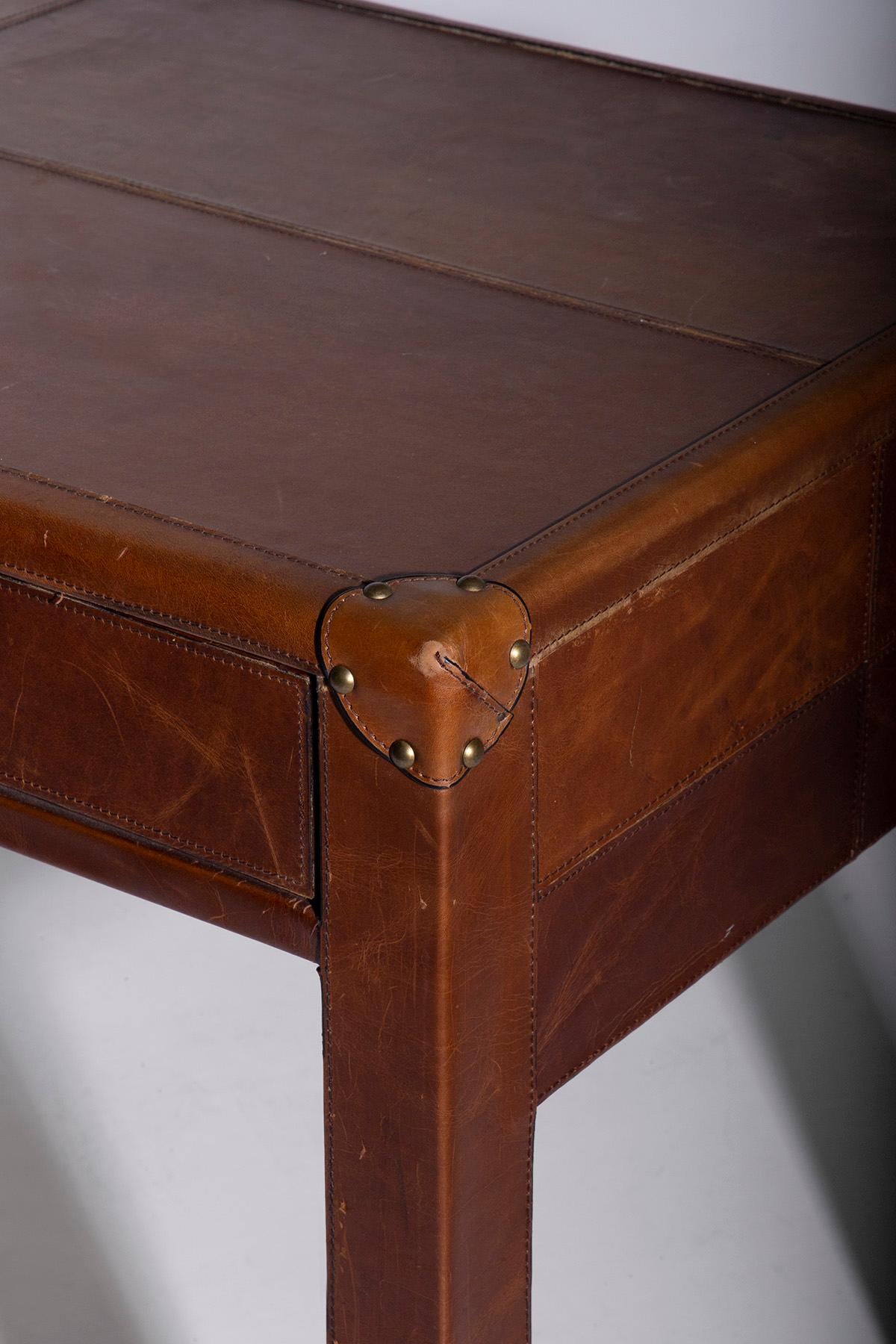 Italian suitcase-shaped leather desk in modern style For Sale 1