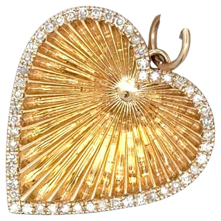 Contemporain Pendentif italien en or jaune 14 carats avec diamants en forme de cœur de 0,35 carat en vente