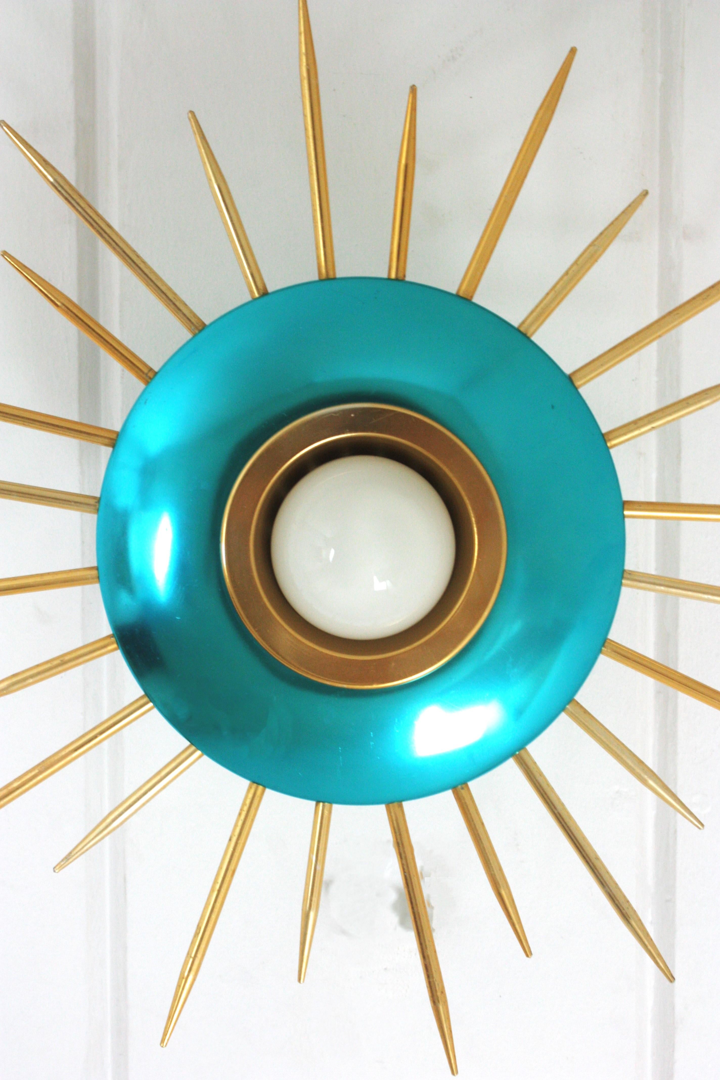 Lámpara de techo italiana Sunburst en metal azul y dorado, años 50 en venta 2