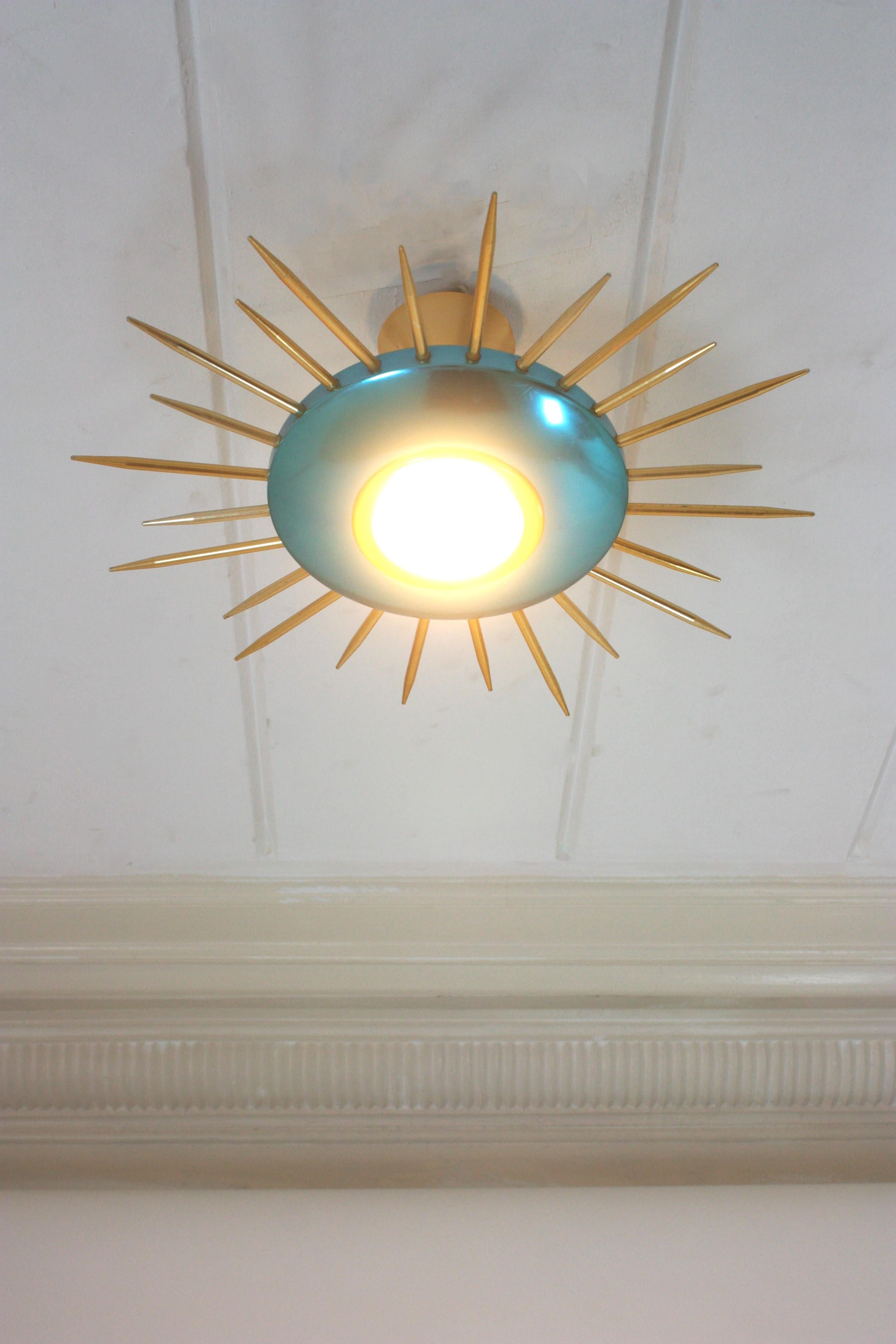 Lámpara de techo italiana Sunburst en metal azul y dorado, años 50 en venta 3