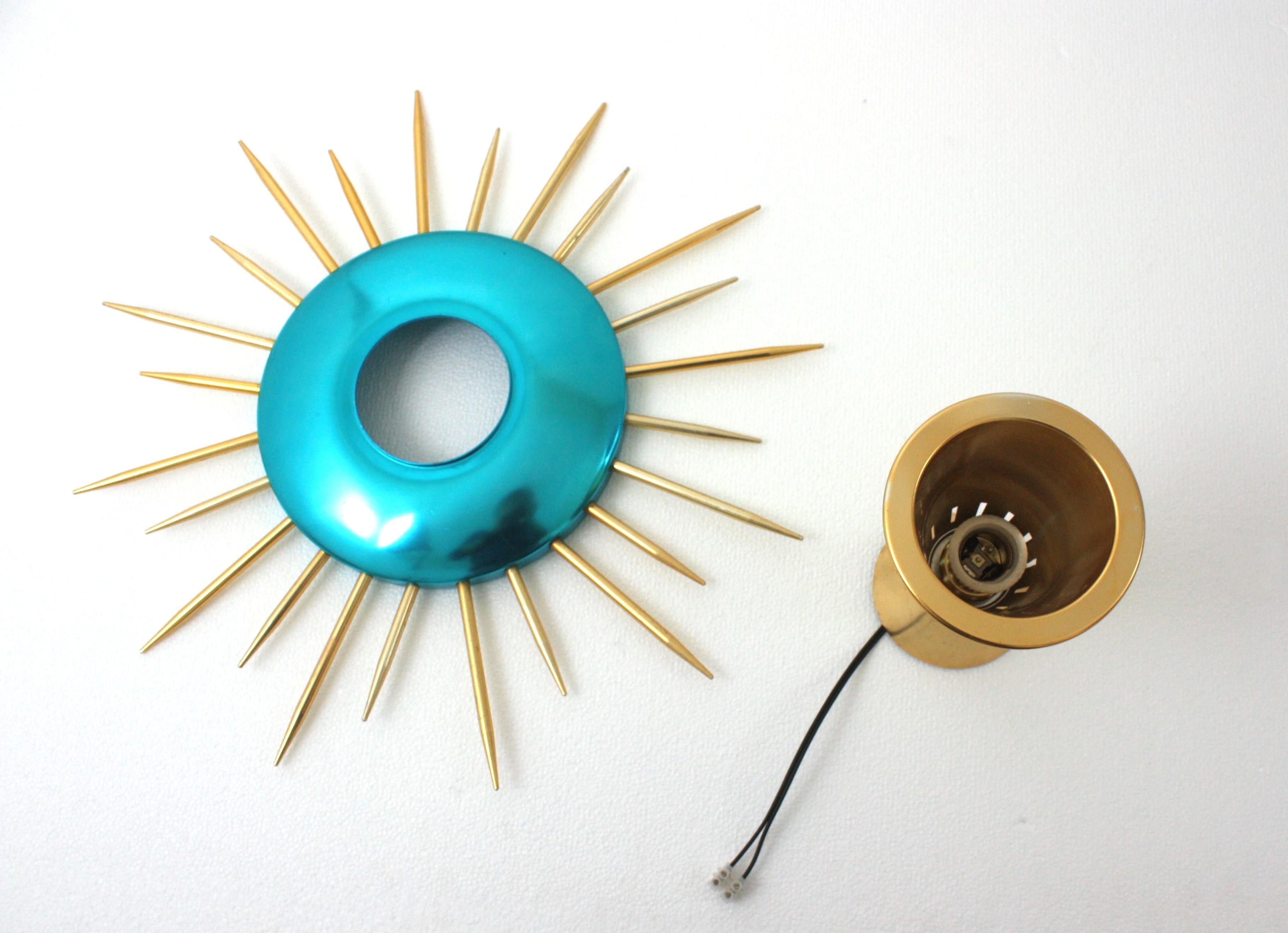 Lámpara de techo italiana Sunburst en metal azul y dorado, años 50 en venta 5