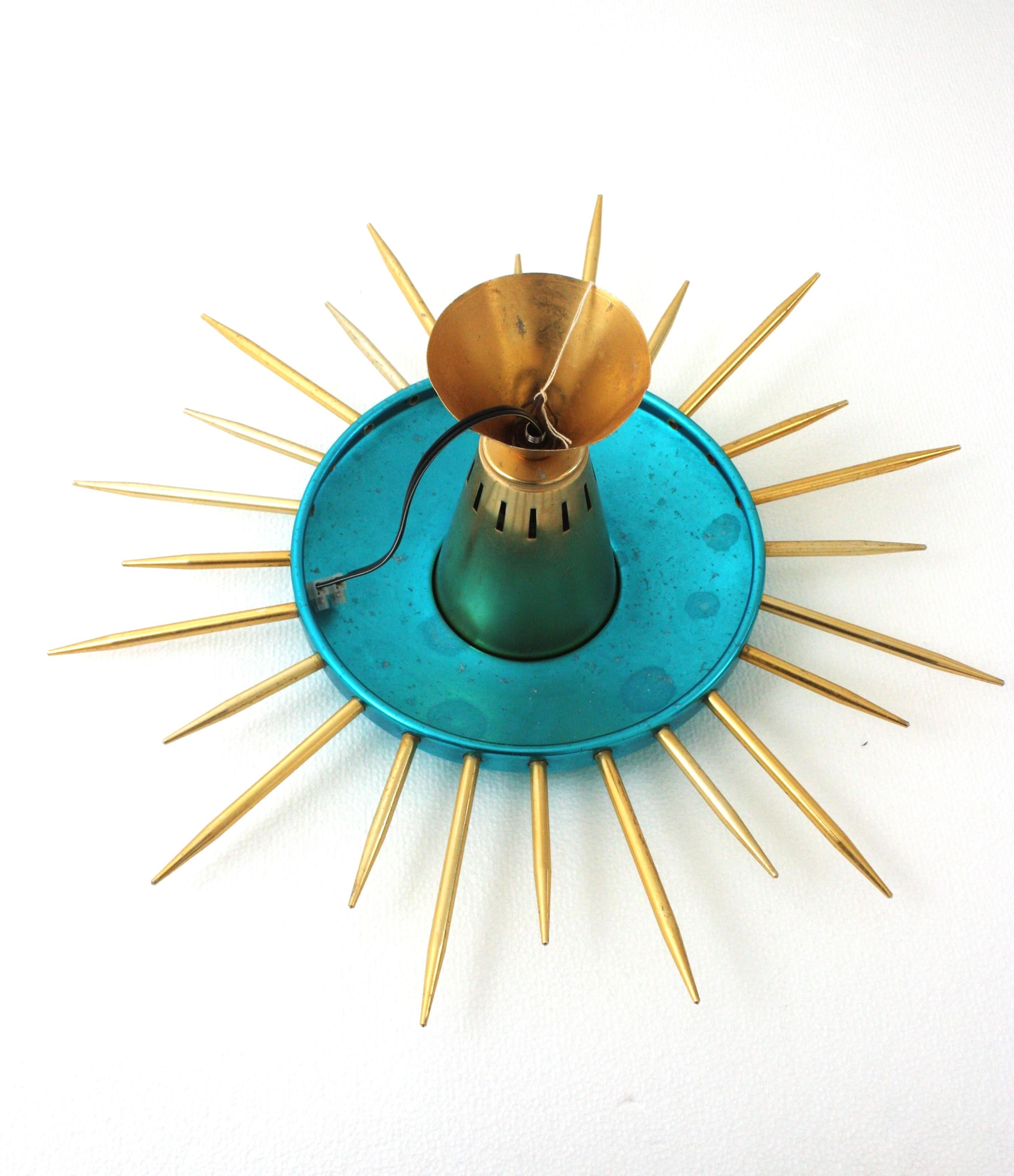 Lámpara de techo italiana Sunburst en metal azul y dorado, años 50 en venta 6