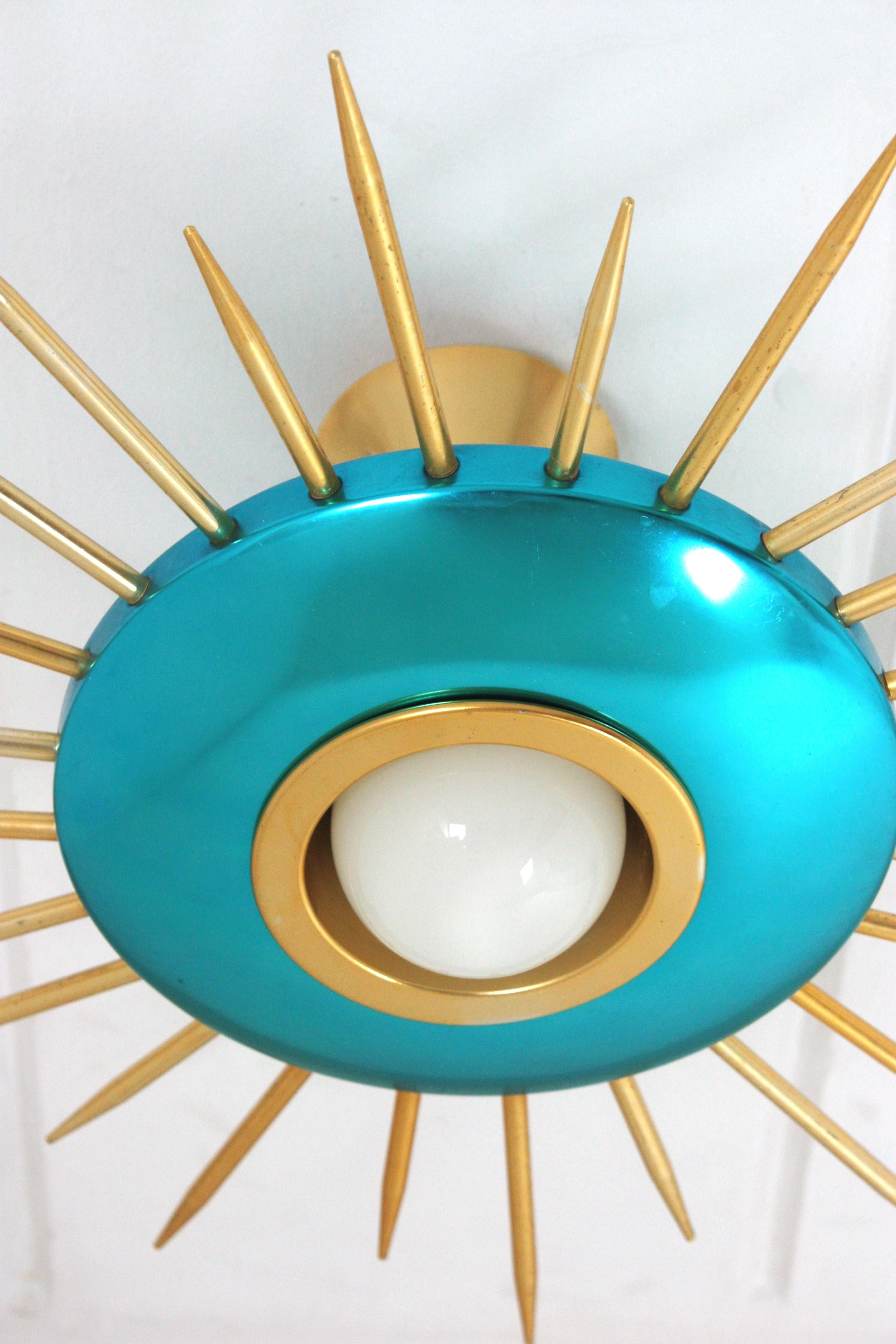 Lámpara de techo italiana Sunburst en metal azul y dorado, años 50 en Bueno estado para la venta en Barcelona, ES