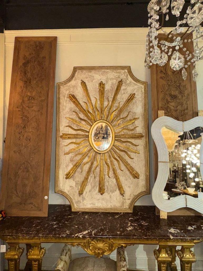 Gran y Única Parcela Italiana tallada Panel dorado de rayos de sol. ¡No pasará desapercibido! 52An x 79Al x 2D