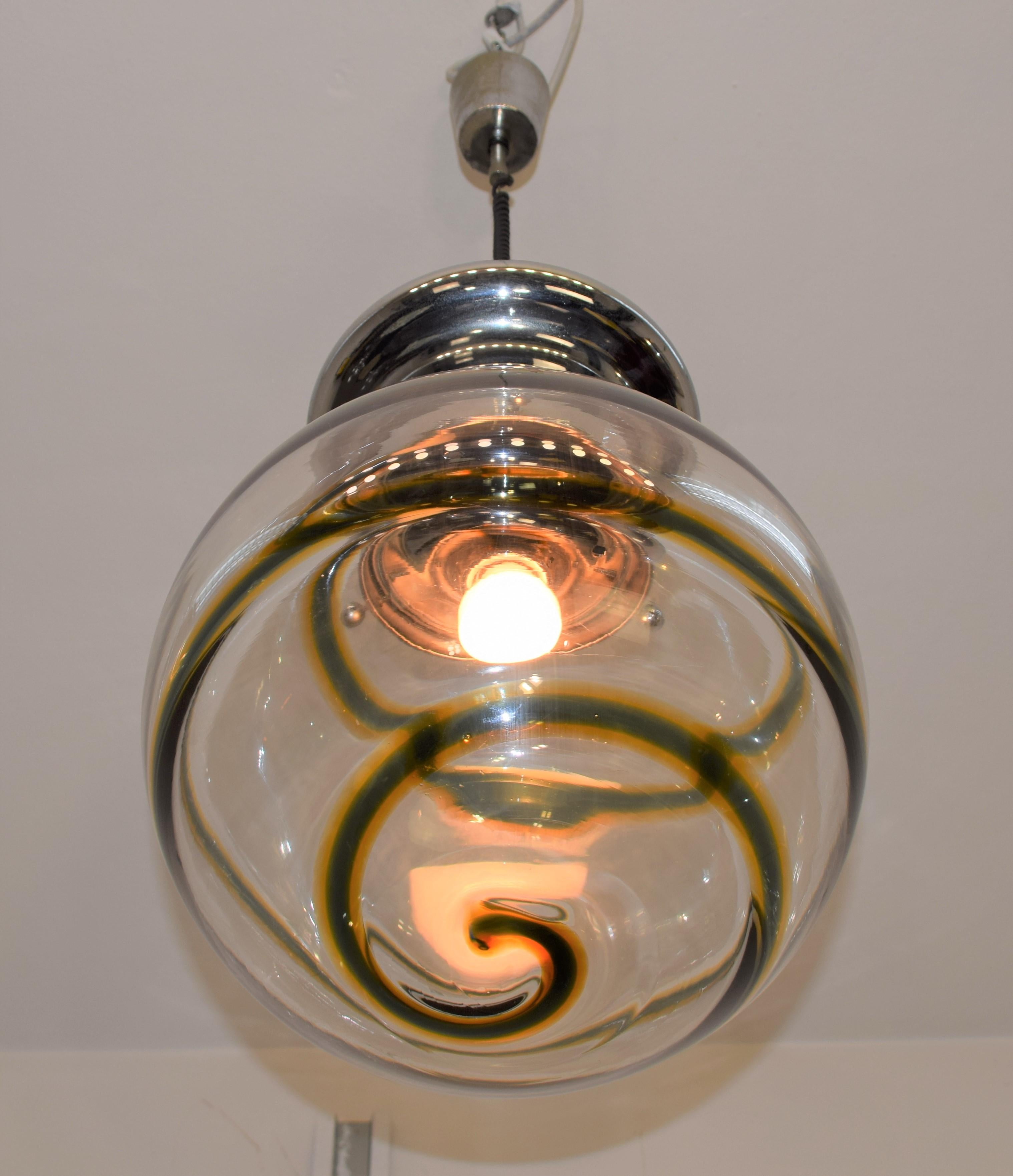 Italian suspension lamp, Murano glass, 1970s.

Dimensions: H= 115 cm; D= 40 cm.