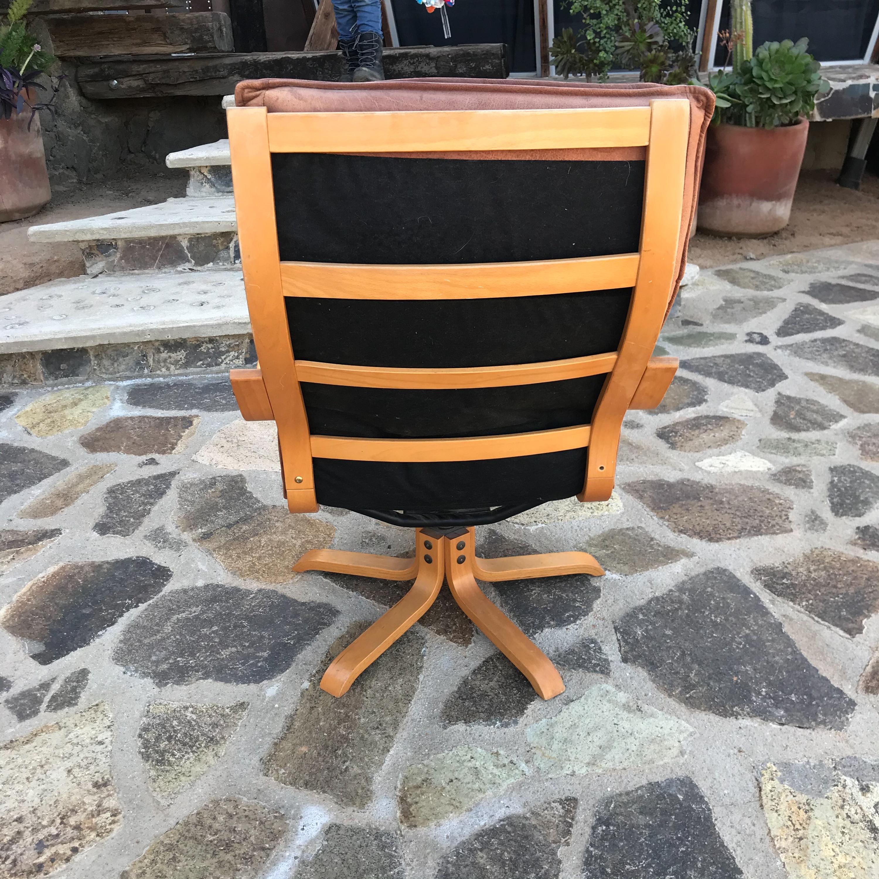 Italian Swiss Tall Lounge Chairs Aged Leather Blonde Wood Star Base 1960s Modern In Good Condition In Chula Vista, CA