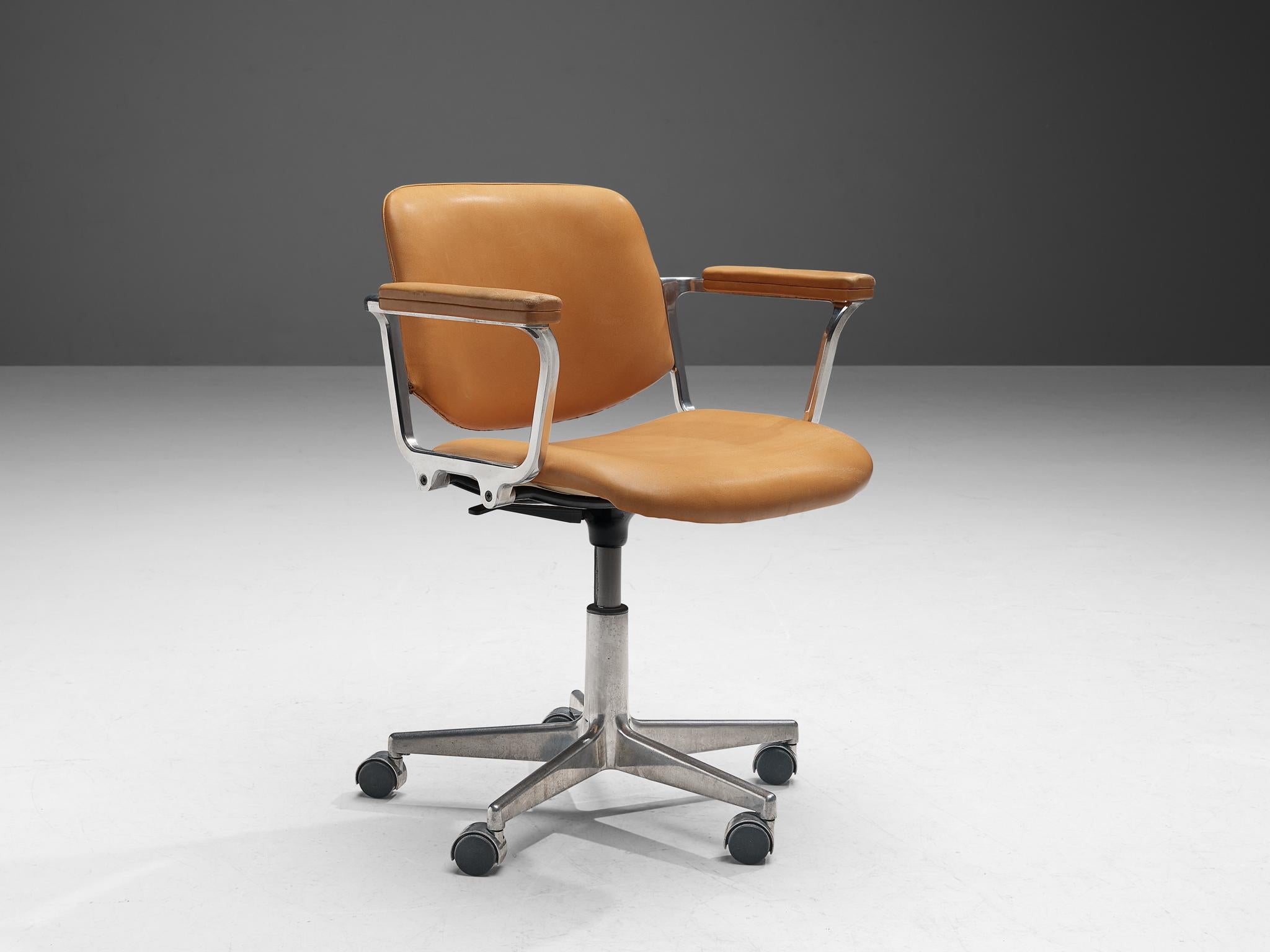 Swivel desk chair, metal, plastic, leather, Italy, 1960s

Italian swivel desk chair in the manner of Ico Parisi's desk chair for MIM. Seating and back are slightly curved and both halves are mirrored creating a vibrant character. The chair has a