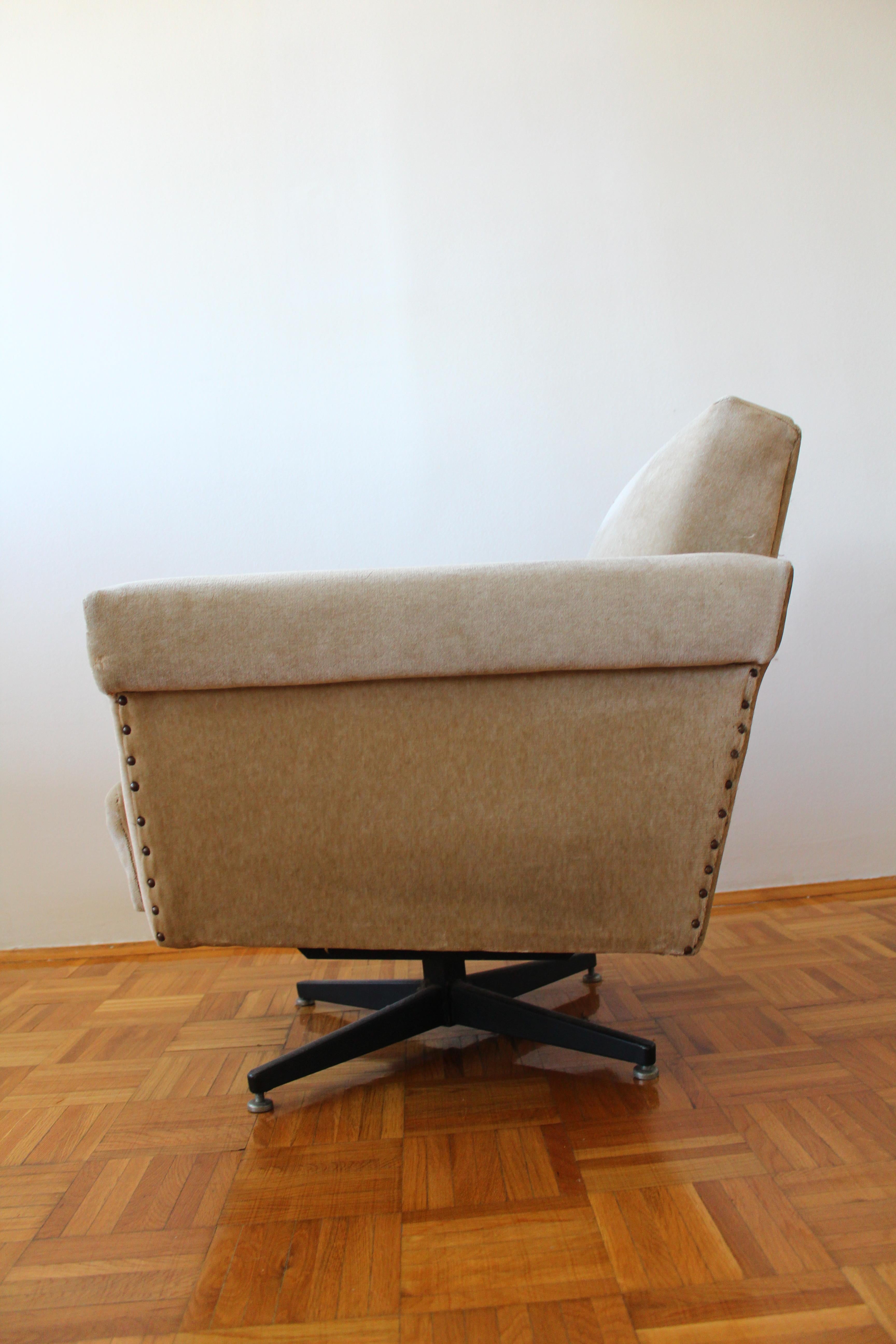 Milieu du XXe siècle Fauteuil long pivotant italien 1950 en vente