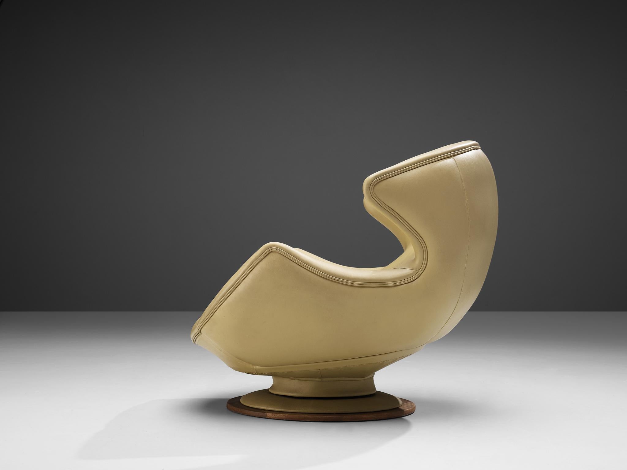 Fin du 20e siècle Chaise longue pivotante italienne en tissu jaune en vente