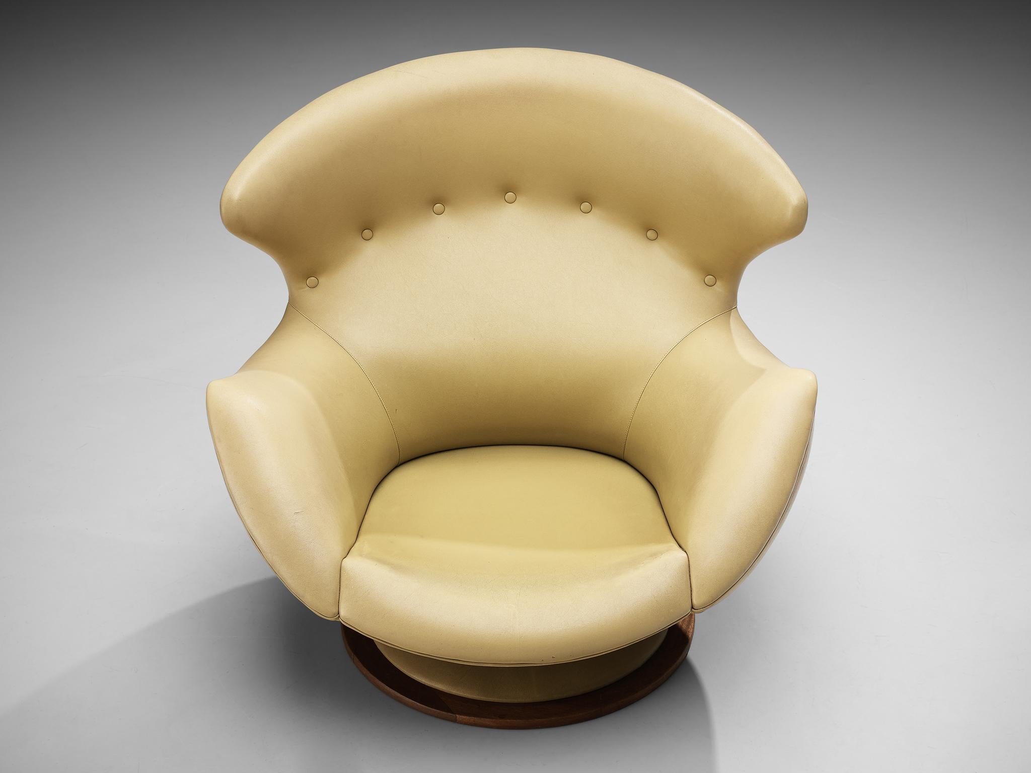 Italian Swivel Lounge Chair in Yellow Upholstery For Sale 1