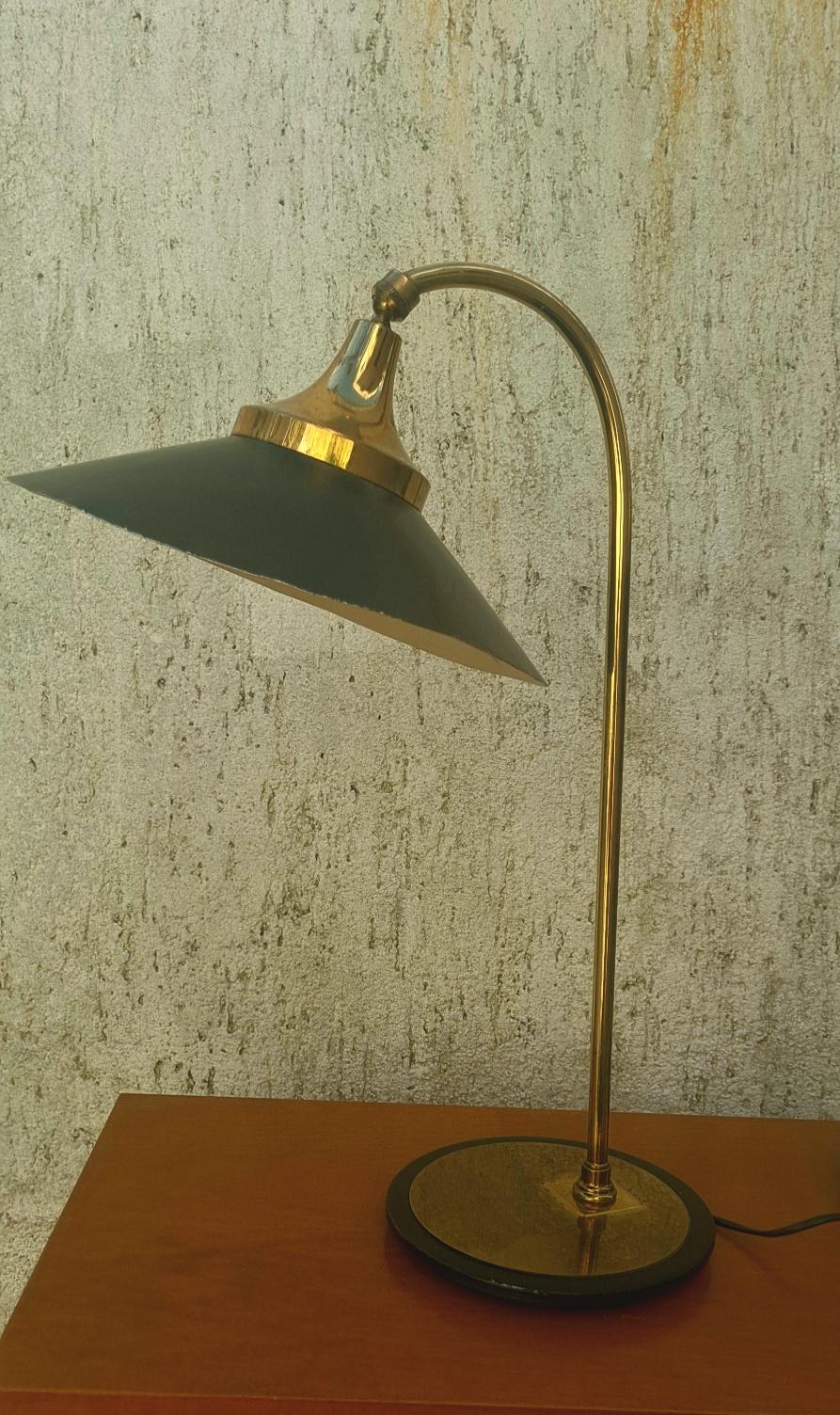 Italian Table Brass Lamp In Good Condition For Sale In Los Angeles, CA