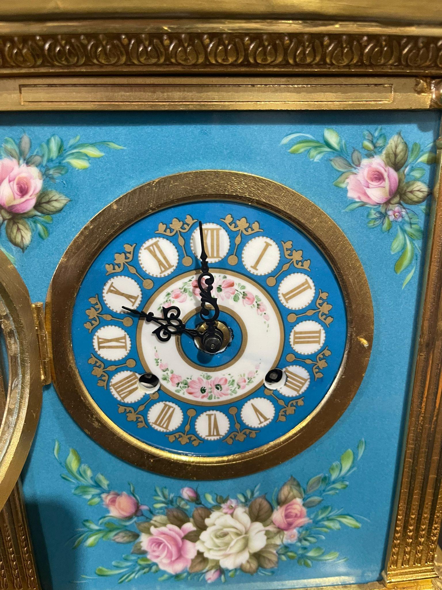 Horloge de table italienne du 20ème siècle en porcelaine de Capodimonte par Tiche en vente 4