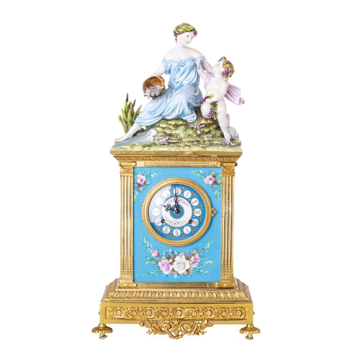 Modern Italian Table Clock 20th Century in Capodimonte Porcelain by Tiche For Sale