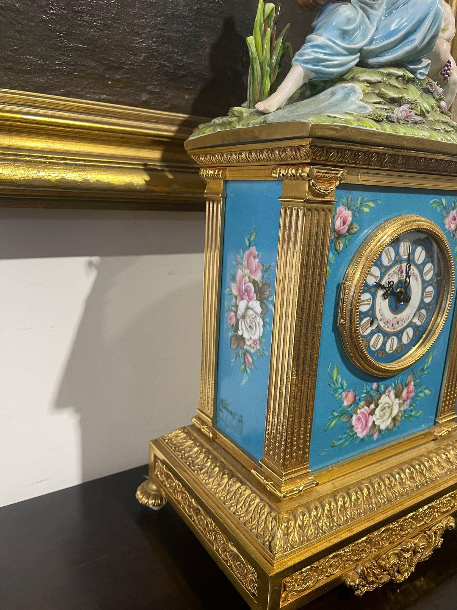Italian Table Clock 20th Century in Capodimonte Porcelain by Tiche For Sale 1