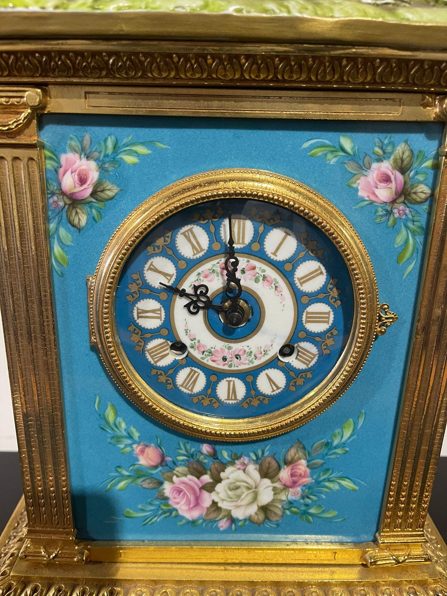 Horloge de table italienne du 20ème siècle en porcelaine de Capodimonte par Tiche en vente 2