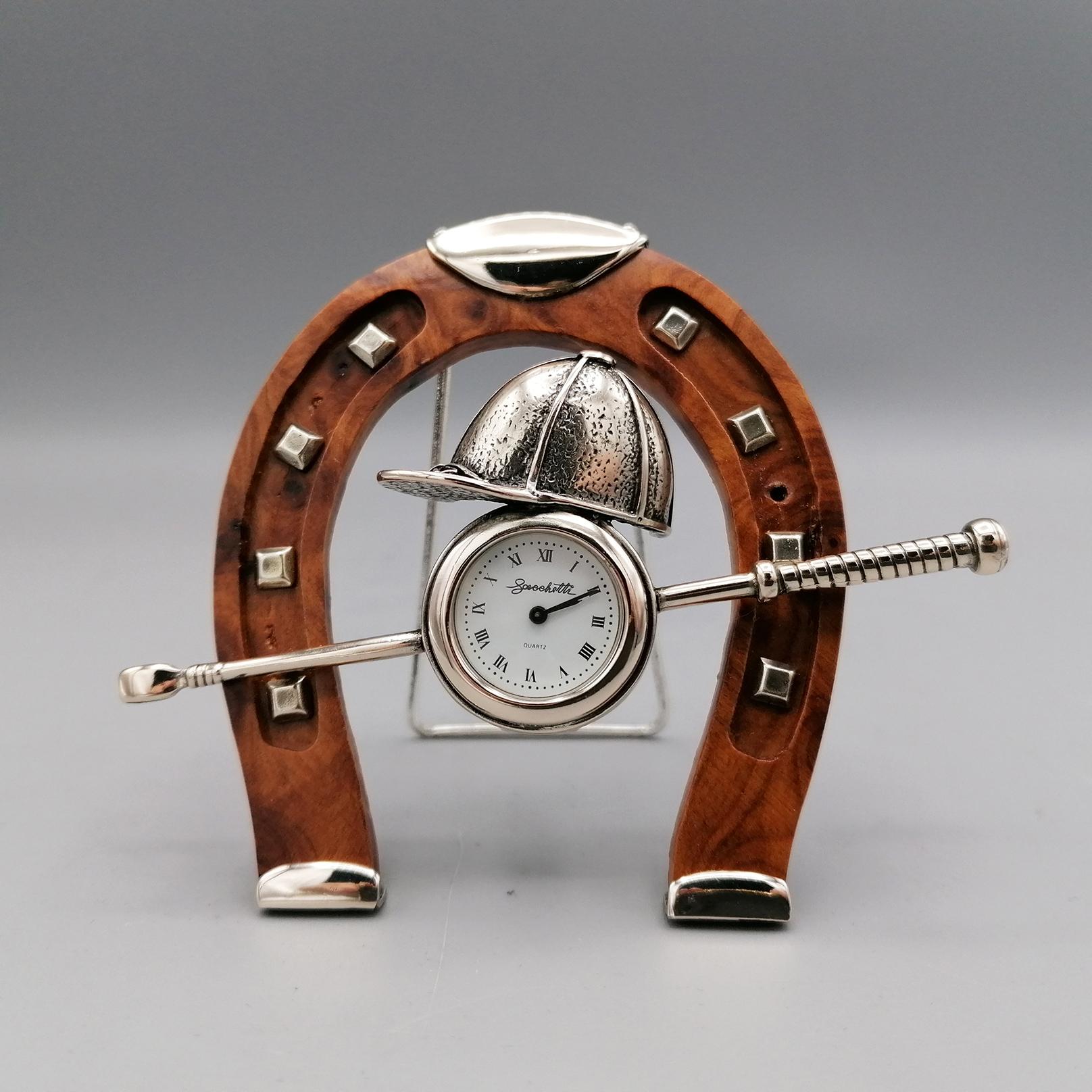 Horloge de table italienne en argent et bois 800 représentant un équipement de jeu de polo en vente 9