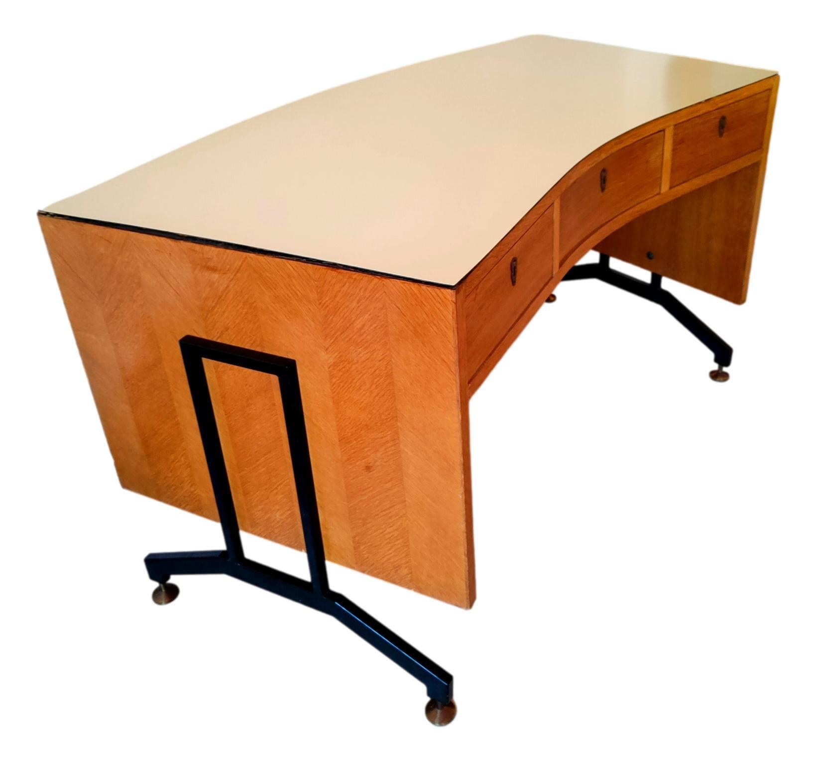 Italian Table Desk Design I.S.A. Bergamo Style In Good Condition For Sale In taranto, IT