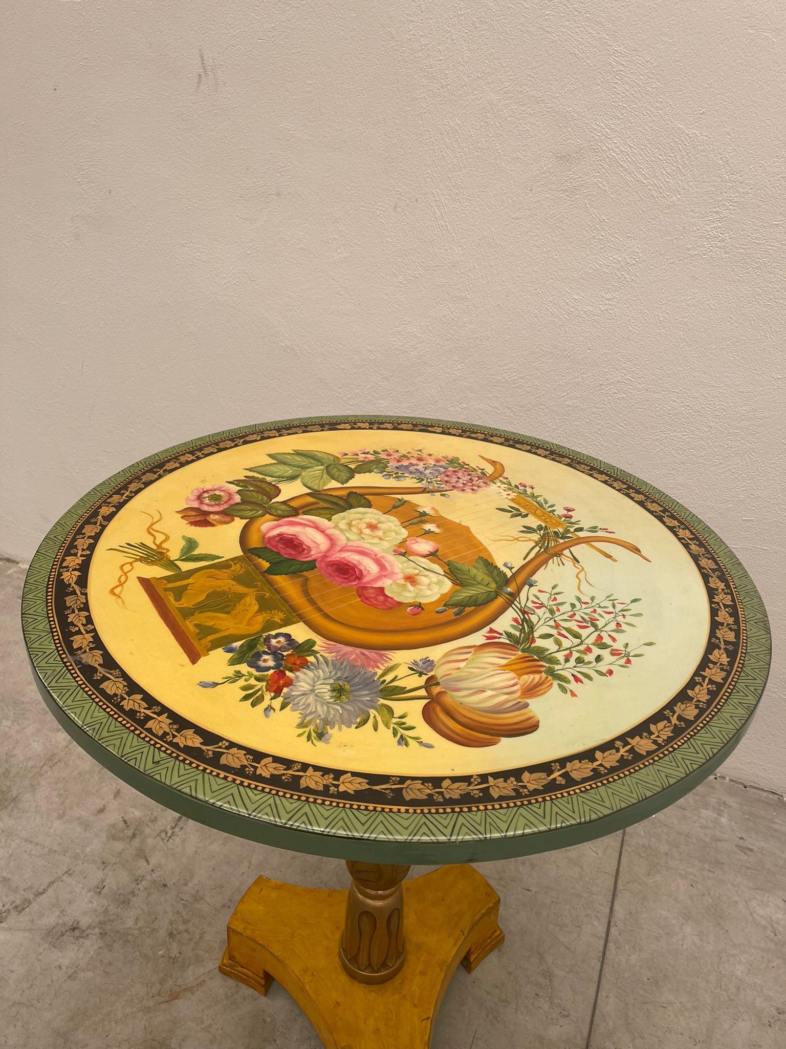 Italian Table Glossy with Flowers In Excellent Condition For Sale In Cantù, IT