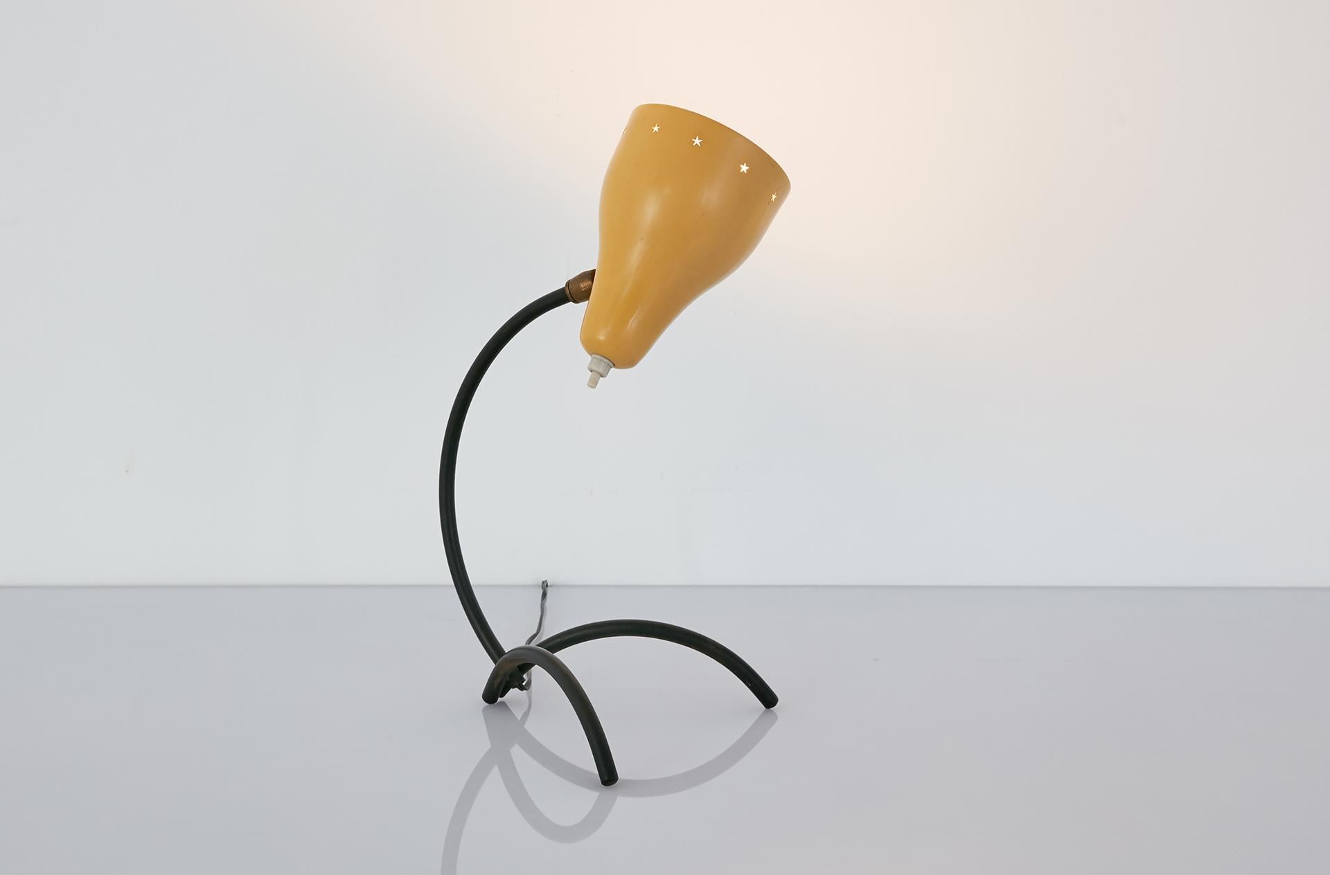 Wonderful and playful table lamp from the 1970s manufactured in Italy. In the style of Stilnovo and Arredoluce.