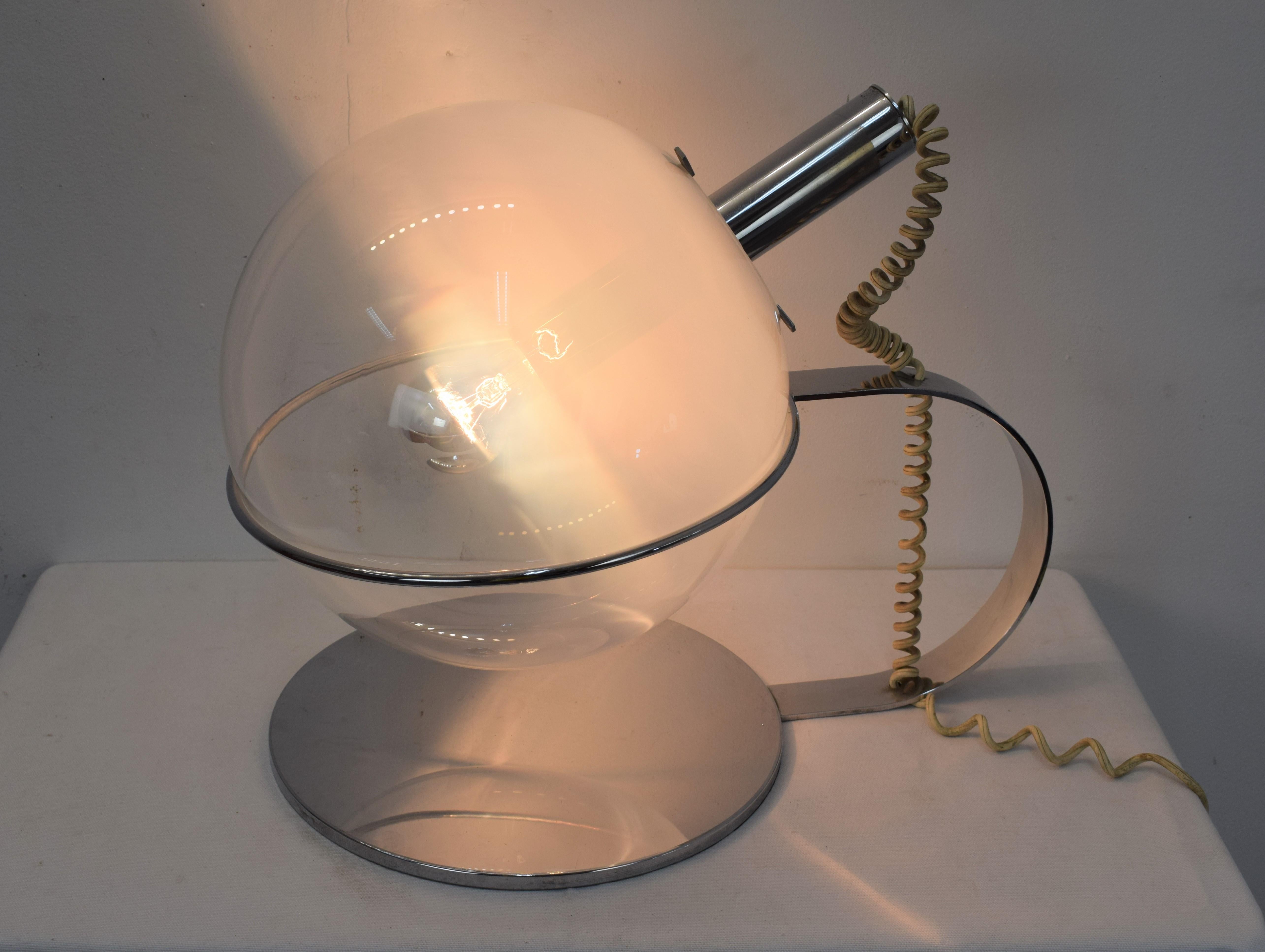 Italian table lamp, 1970s.
Dimensions: H=40 cm; W=50 cm; D= 30 cm.