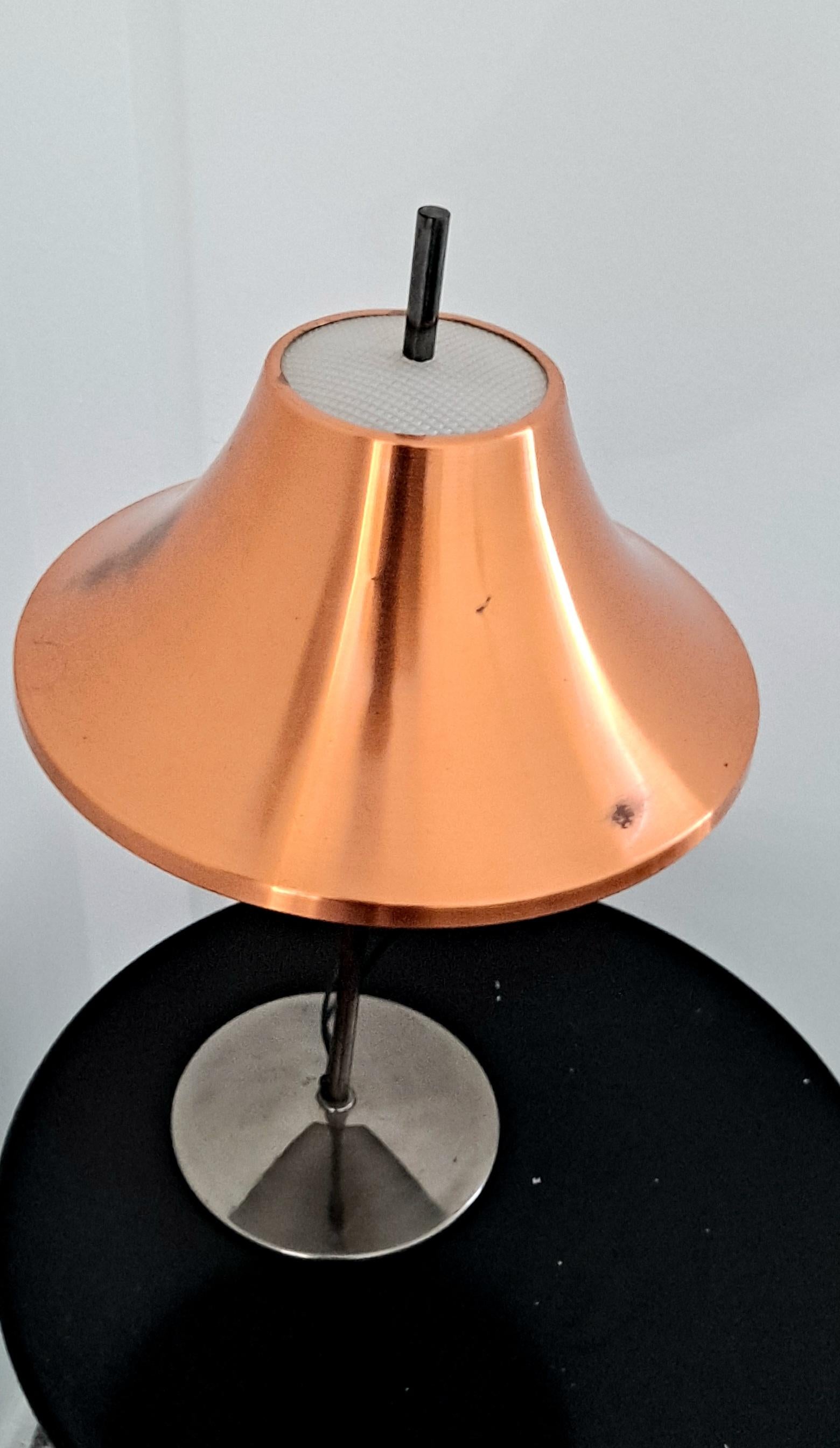 Lampe de table italienne attribuée à Stilnovo en vente 2