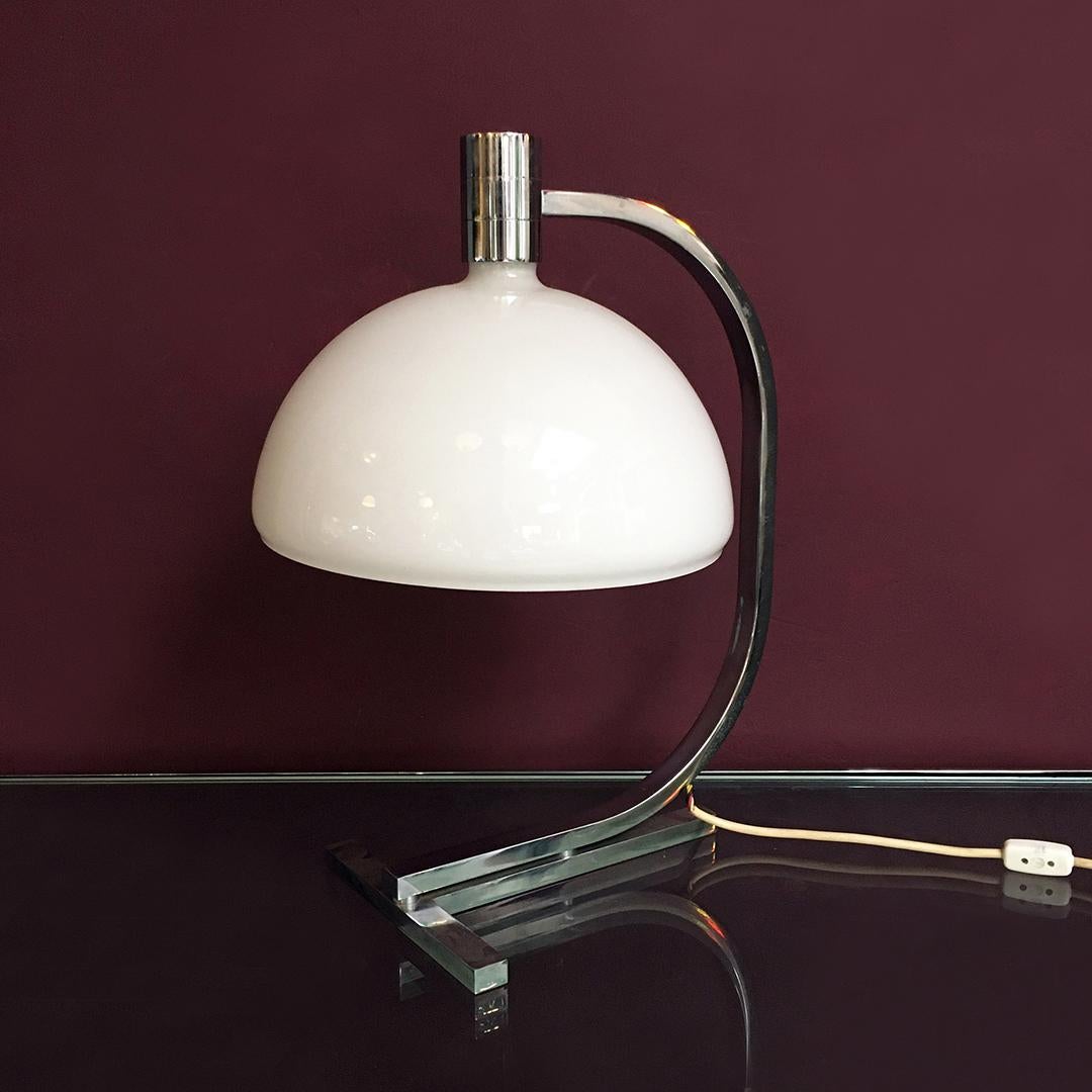 Italian table lamp AM / AS series by Franco Albini & Franca Helg for Sirrah, 1969
Table lamp with curved structure in chromed steel that supports a hemispherical lampshade in glossy opaline glass.
As in all the lamps of this series, it has an