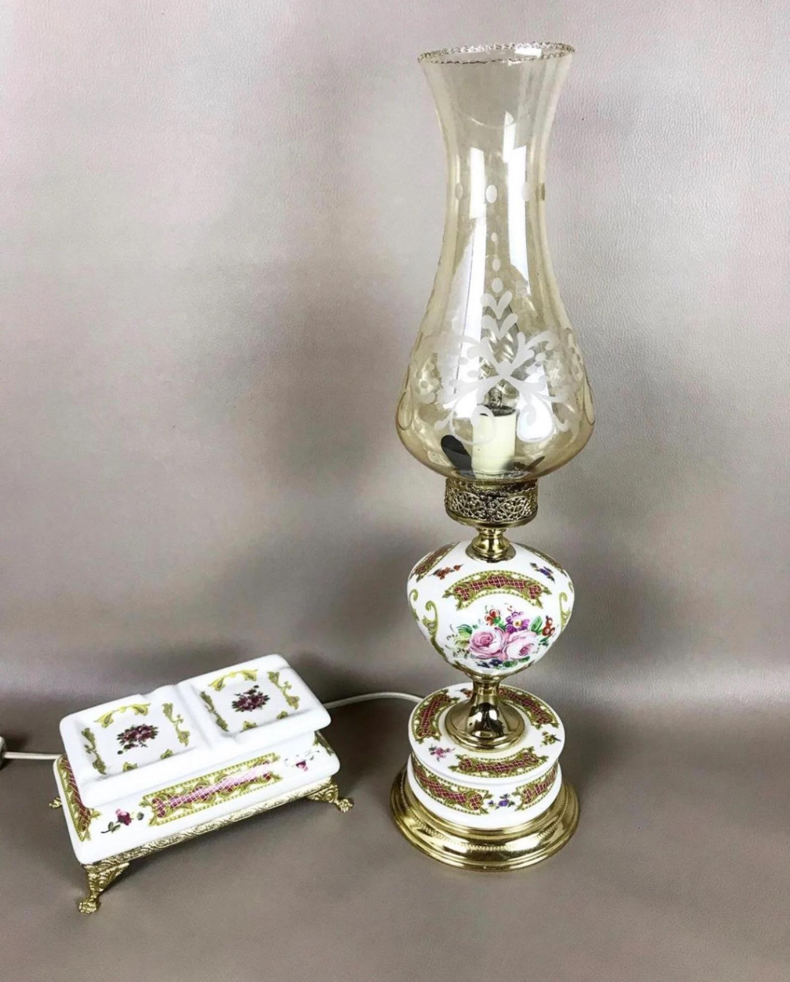 Vintage elegant table lamp and jewelry box from the Italian brand Alfa Ceramiche.

Great design and great quality!

The lamp is in perfect condition, the jewelry box has small chips on the inner surface.

Size:

Height: 19.6 inch 50