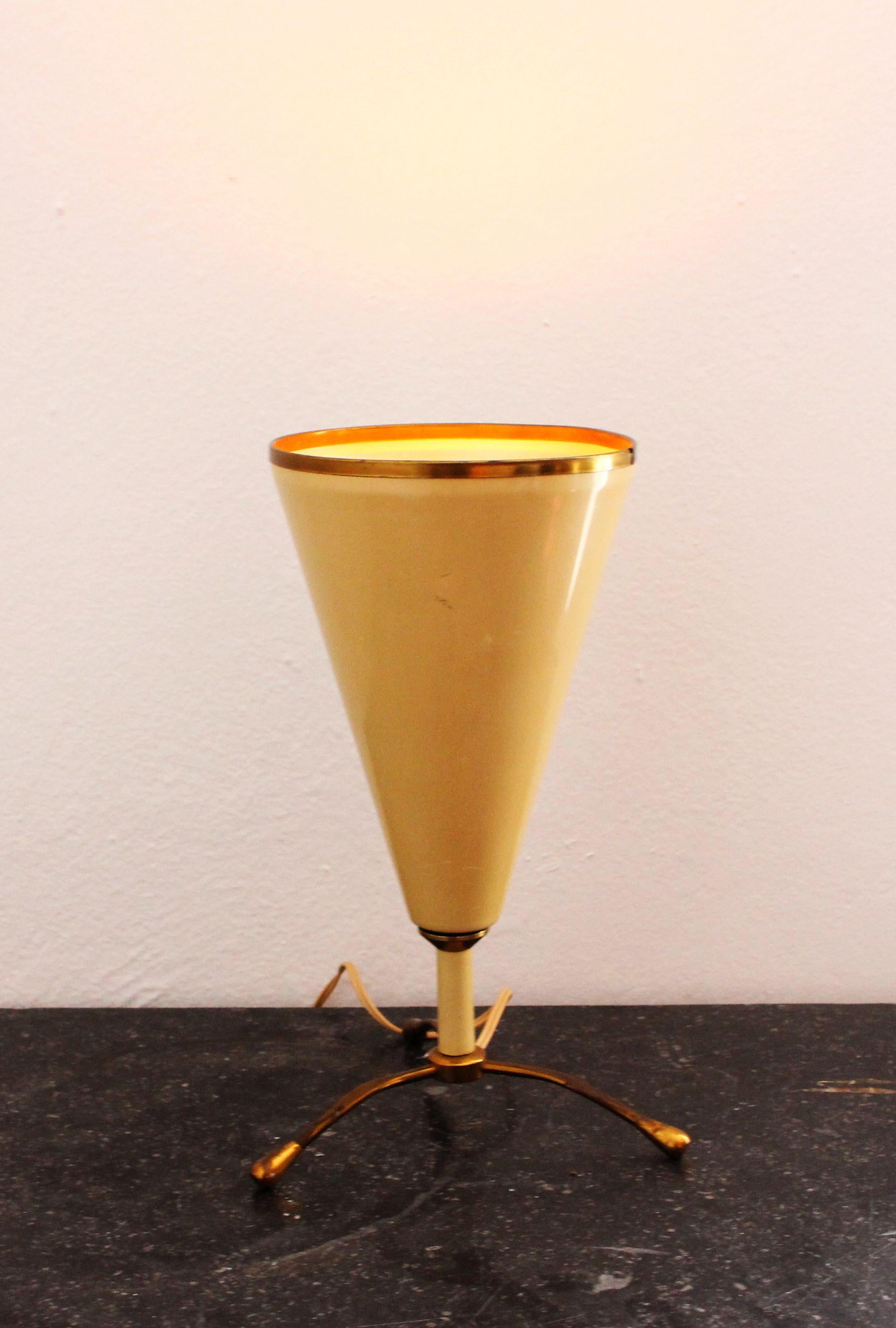 Laiton Lampe de table italienne dans le style de Stilnovo en vente