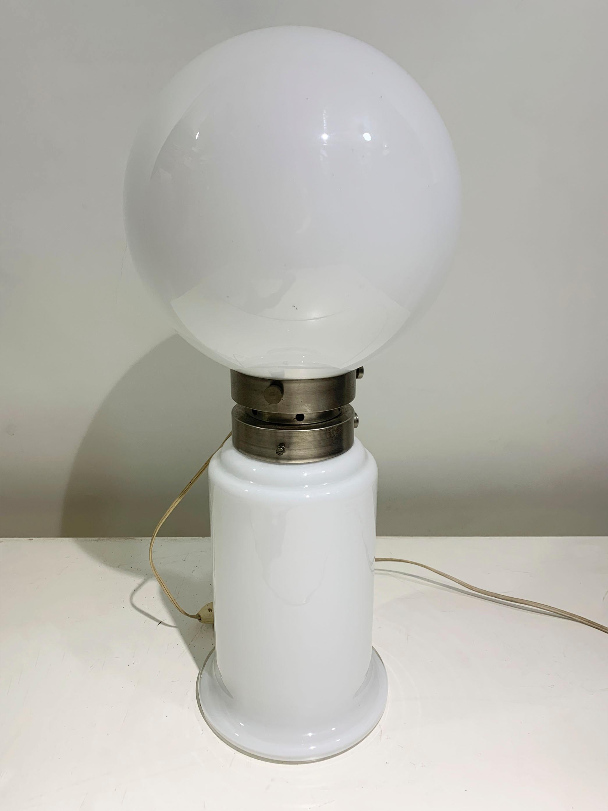 Italian Table Lamp by Aldo Nason for Mazzega, 1970s In Good Condition For Sale In Beirut, LB