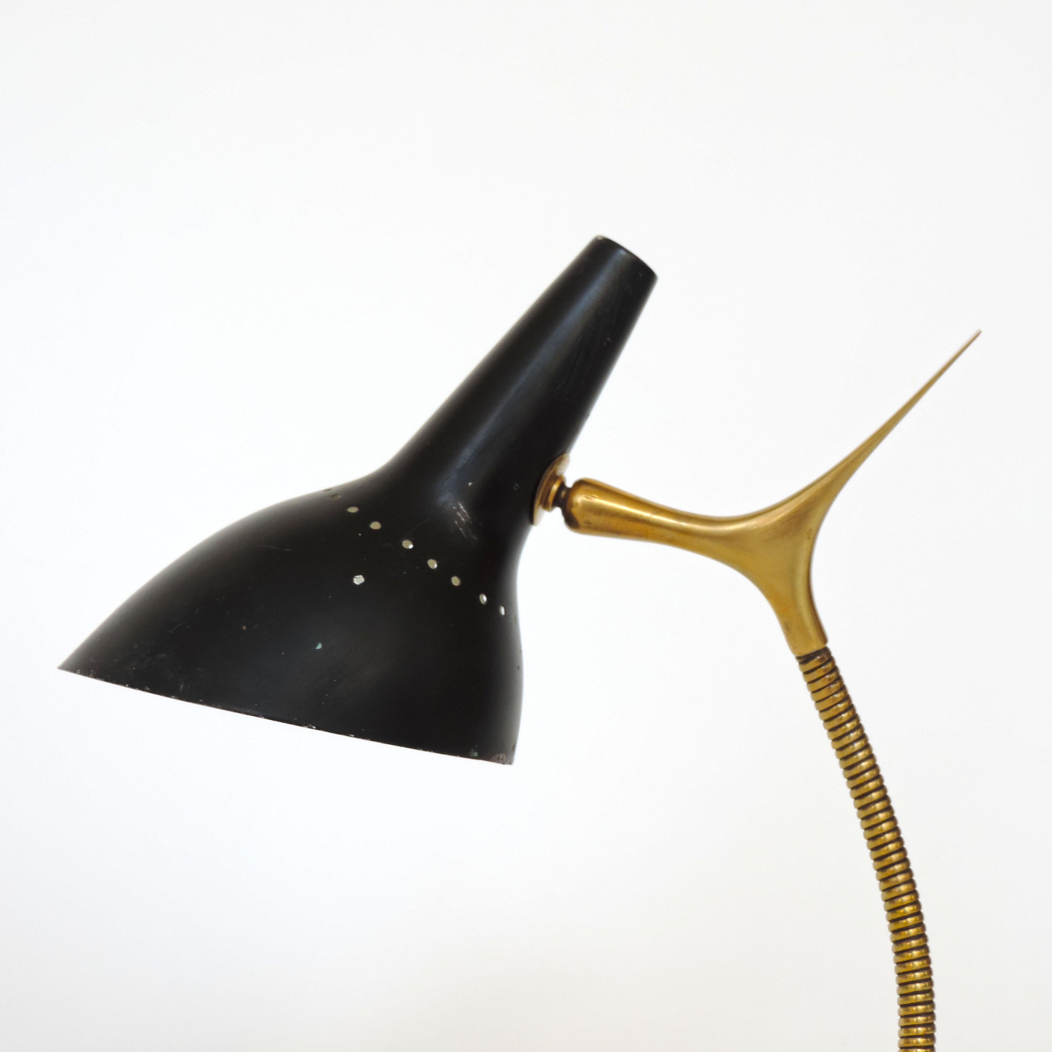 Laqué Lampe de bureau italienne par Lumen, Italie, années 1950 en vente