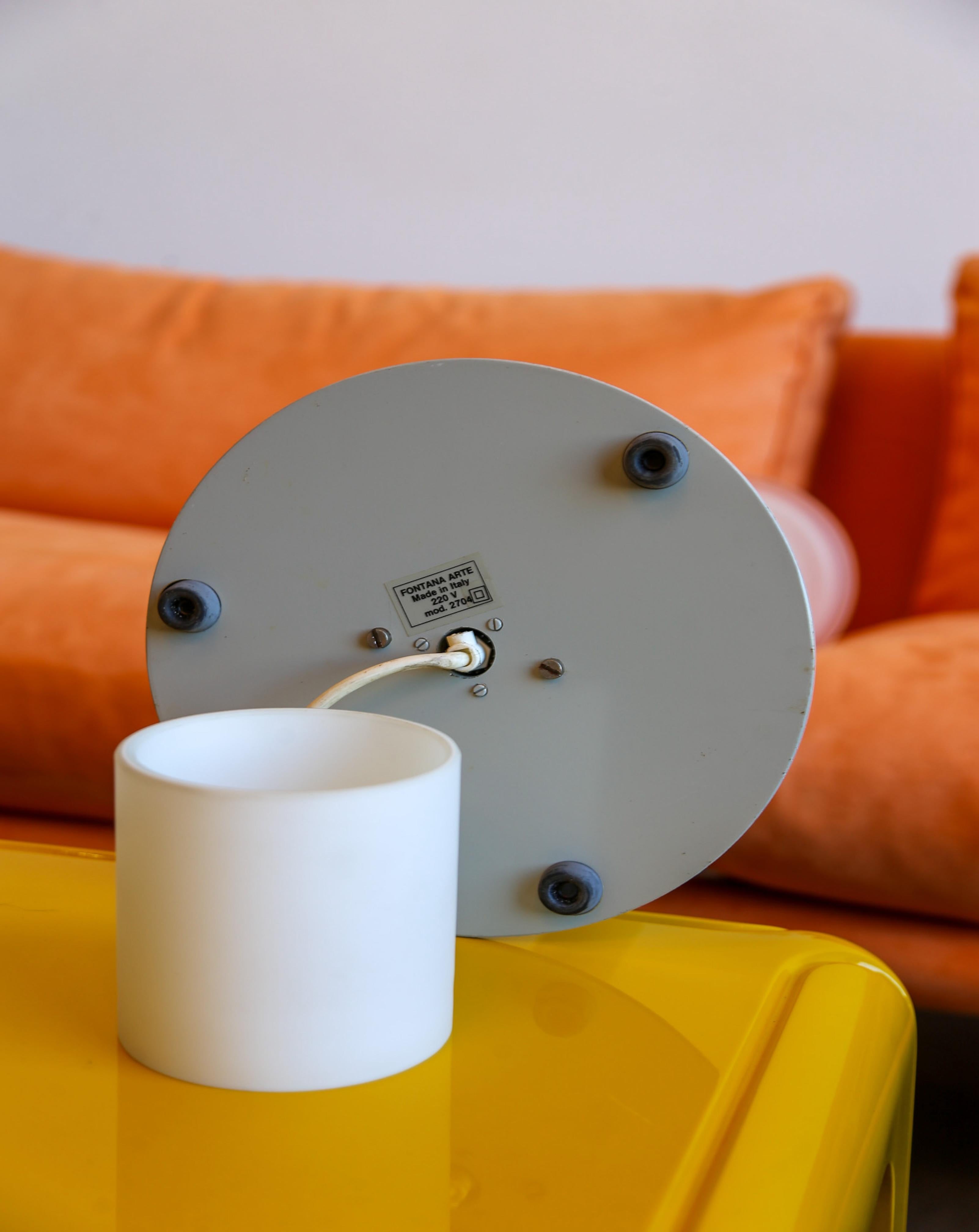 Fin du 20e siècle Lampe de table italienne de Piero Castiglioni et Roberto Menghi pour Fontana Arte en vente