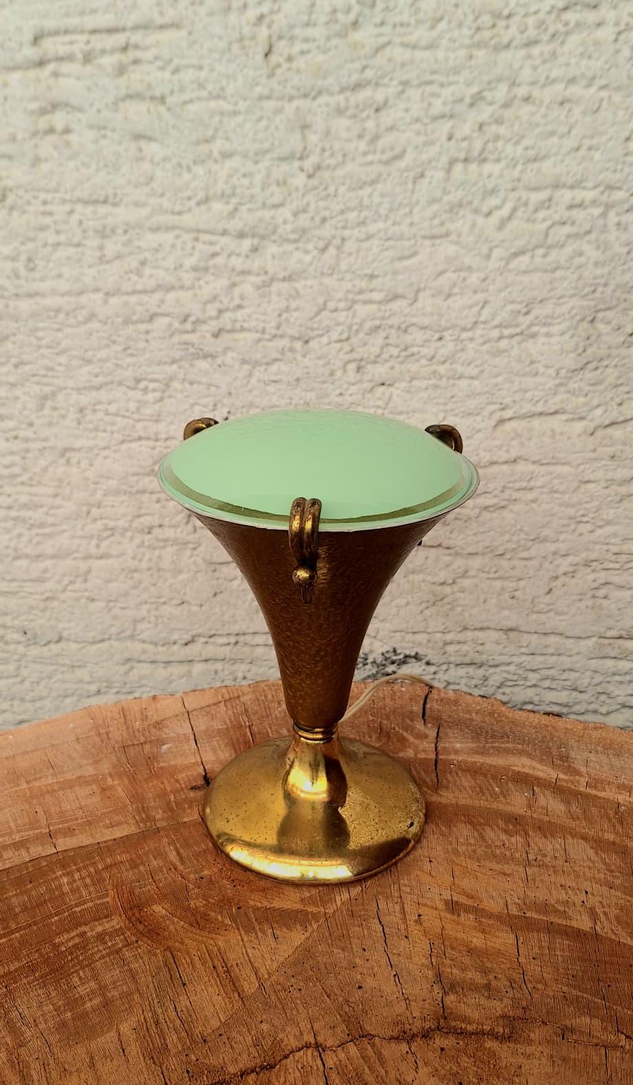 Stilux Milano was a renowned Italian lighting company founded in Milan in 1946. Renowned for its mid-century modern designs, they frequently used innovative materials like plexiglass, metal, and marble in combination with brass.

Many of their table
