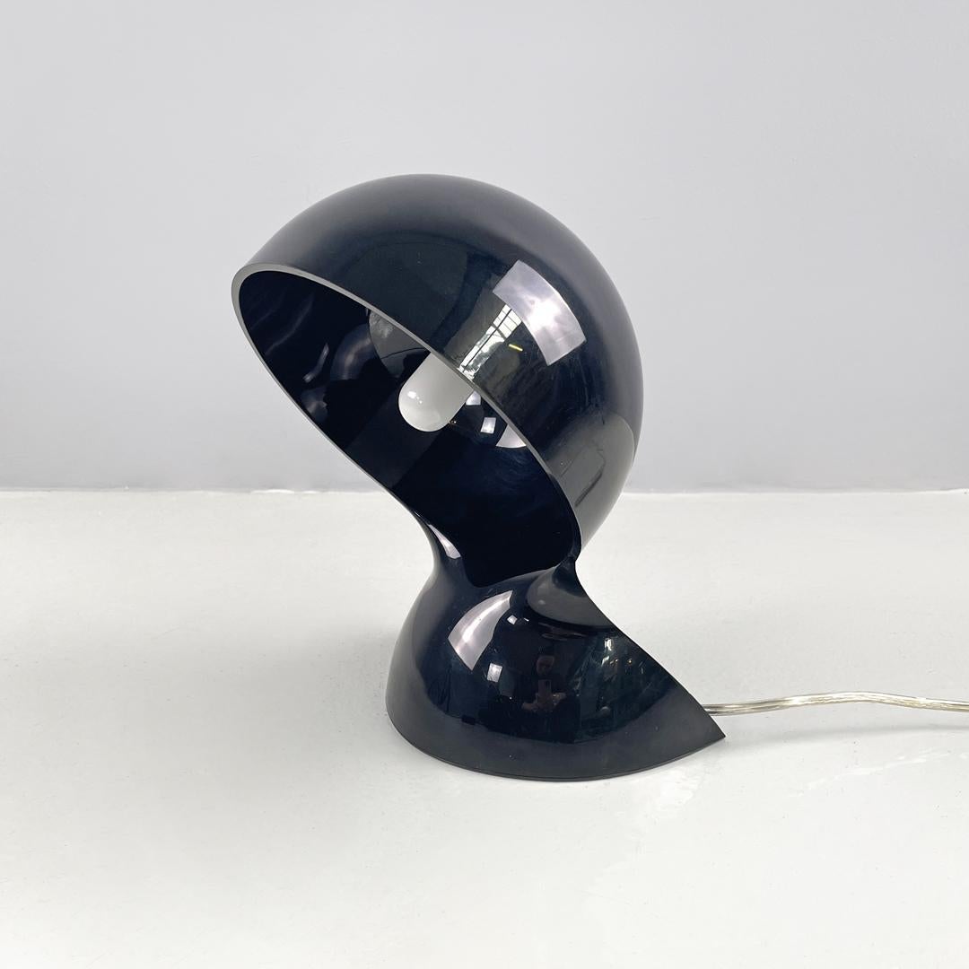 Italian table lamp Dalù in black plastic by Vico Magistretti for Artemide, 1960s
Table lamp mod. Dalù in black plastic. The structure is given by a single body that follows curved and rounded lines, the lampshade part is dome-shaped while the base