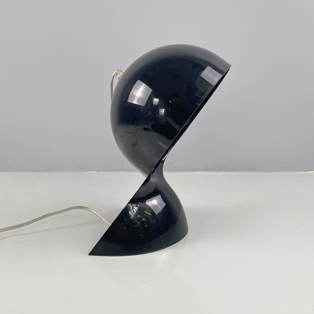 Mid-Century Modern Italian table lamp Dalù in black plastic by Vico Magistretti for Artemide, 1960s