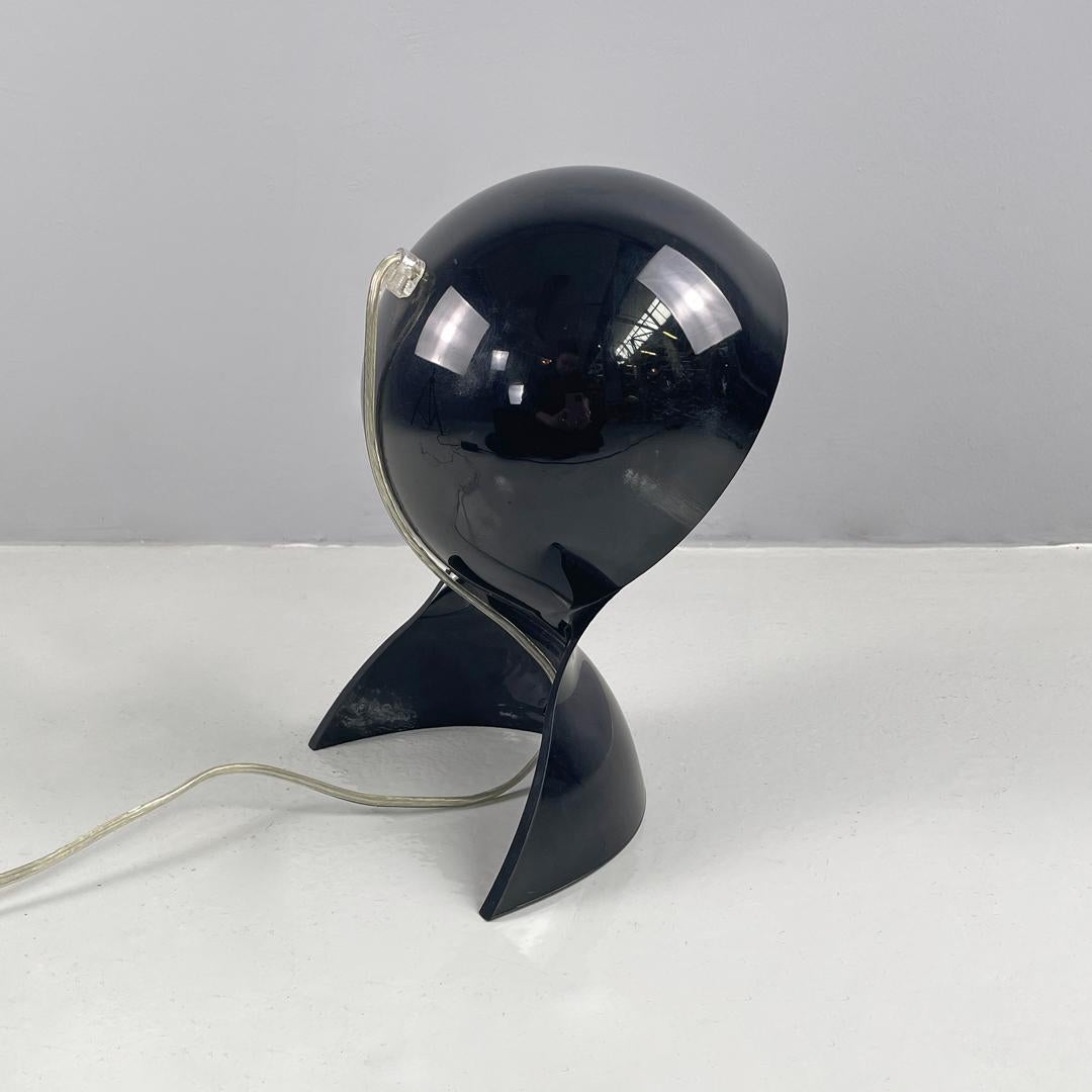 Italian table lamp Dalù in black plastic by Vico Magistretti for Artemide, 1960s In Good Condition In MIlano, IT
