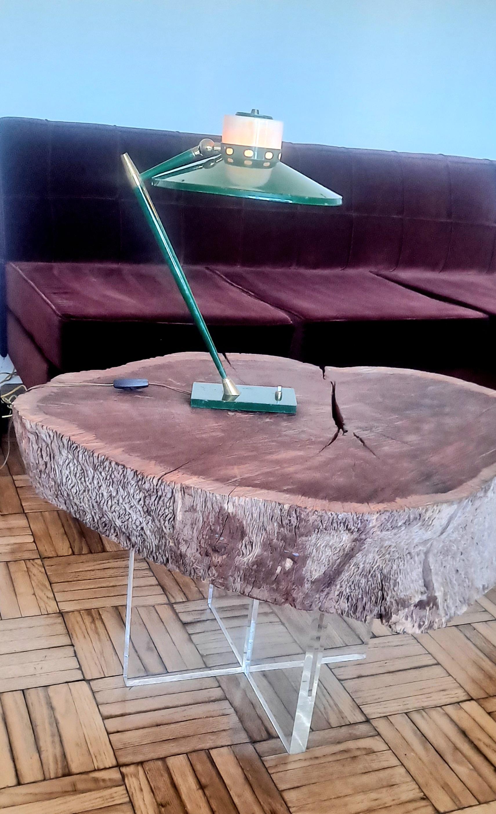 Lampe de table Stlux Base en cire verte et laiton, pivotante.  ombre, la table  La lampe est recâblée.