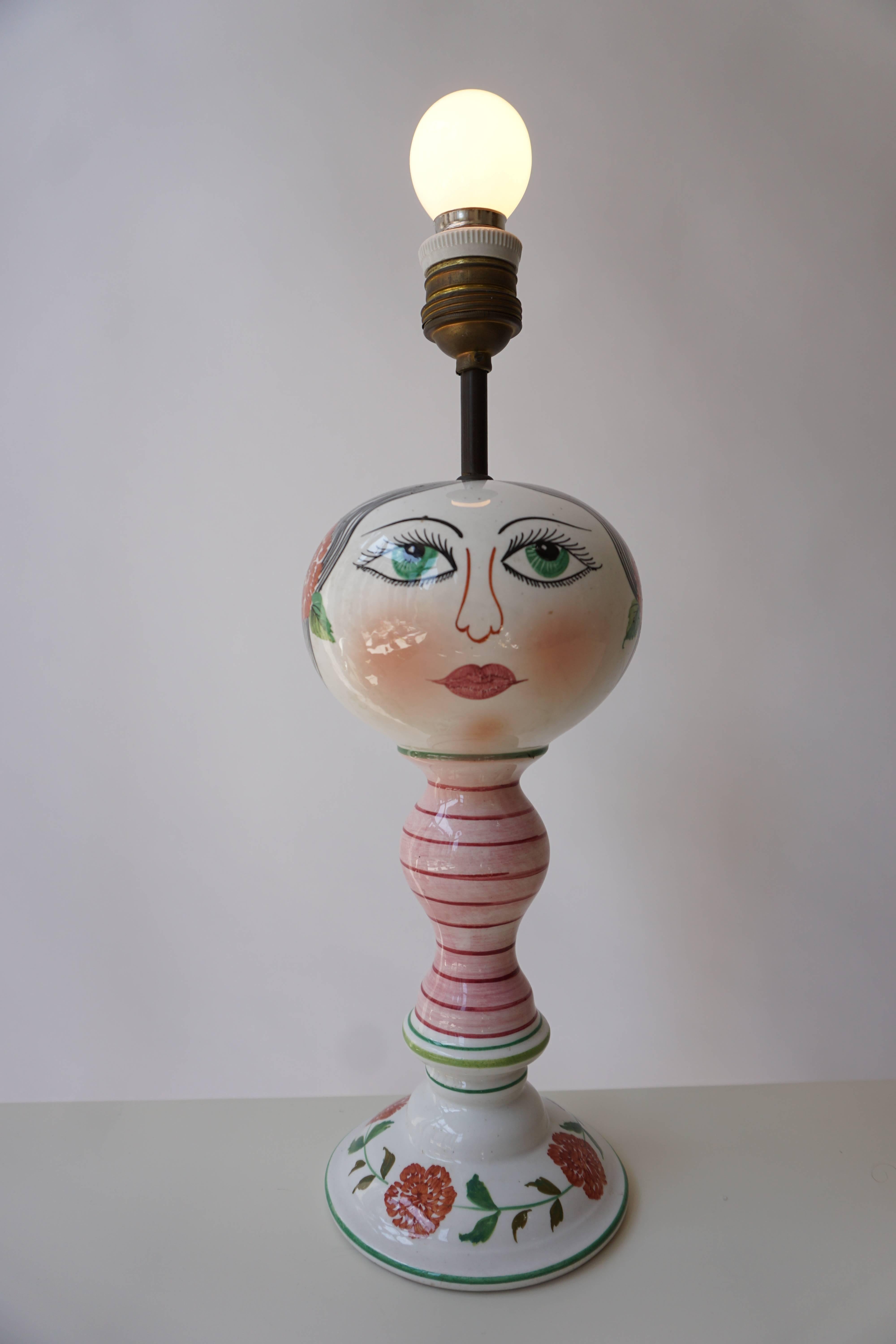 Italian table lamp.
Measures: Diameter 12 cm.
Height figure 28 cm.
Total height 37 cm.