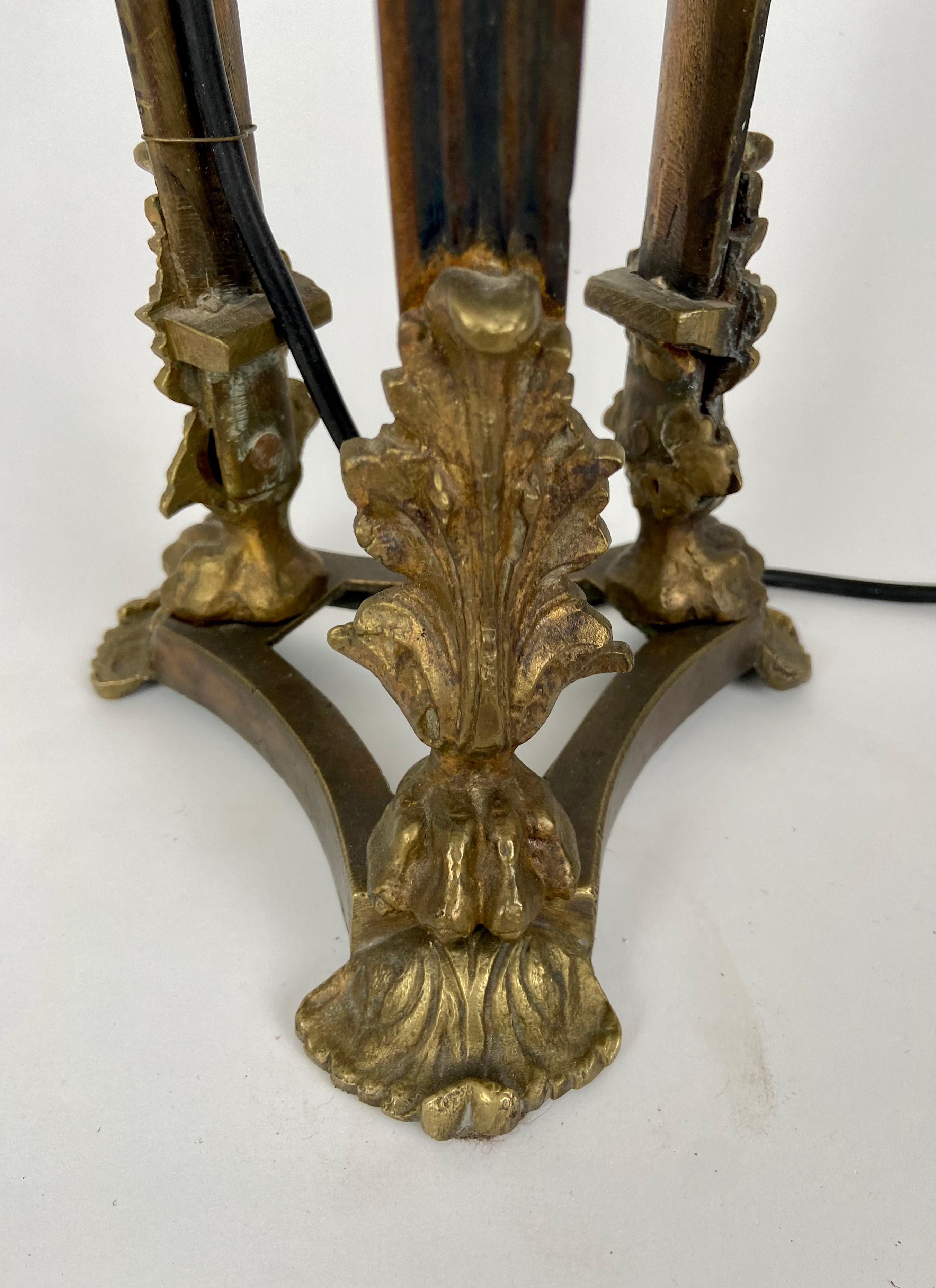 Bronze Lampe de table italienne. en vente