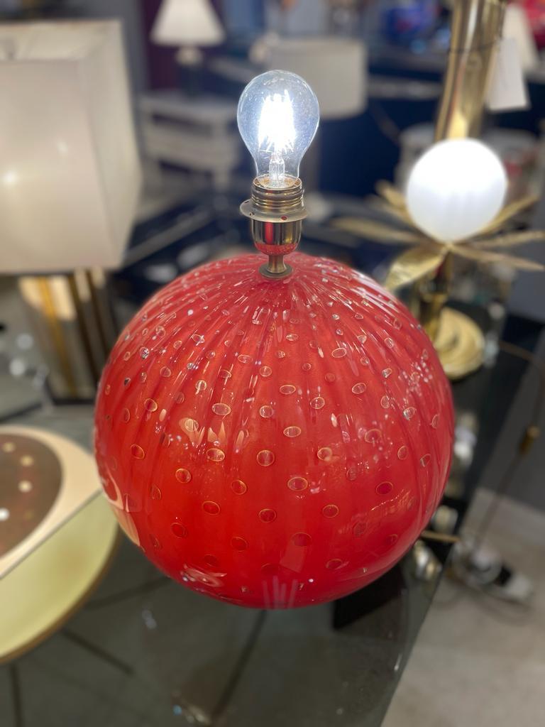 Hand-Crafted Italian Table Lamp in Coral Murano Glass For Sale