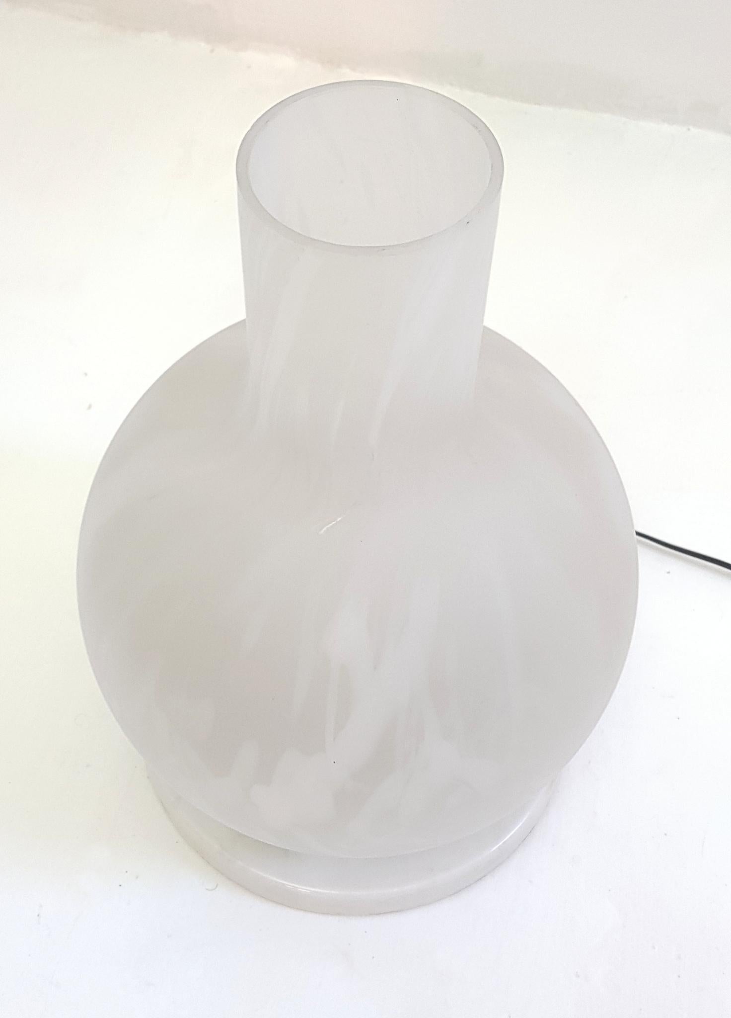 Italiano Lampada da tavolo italiana in marmo e vetro di Murano in vendita