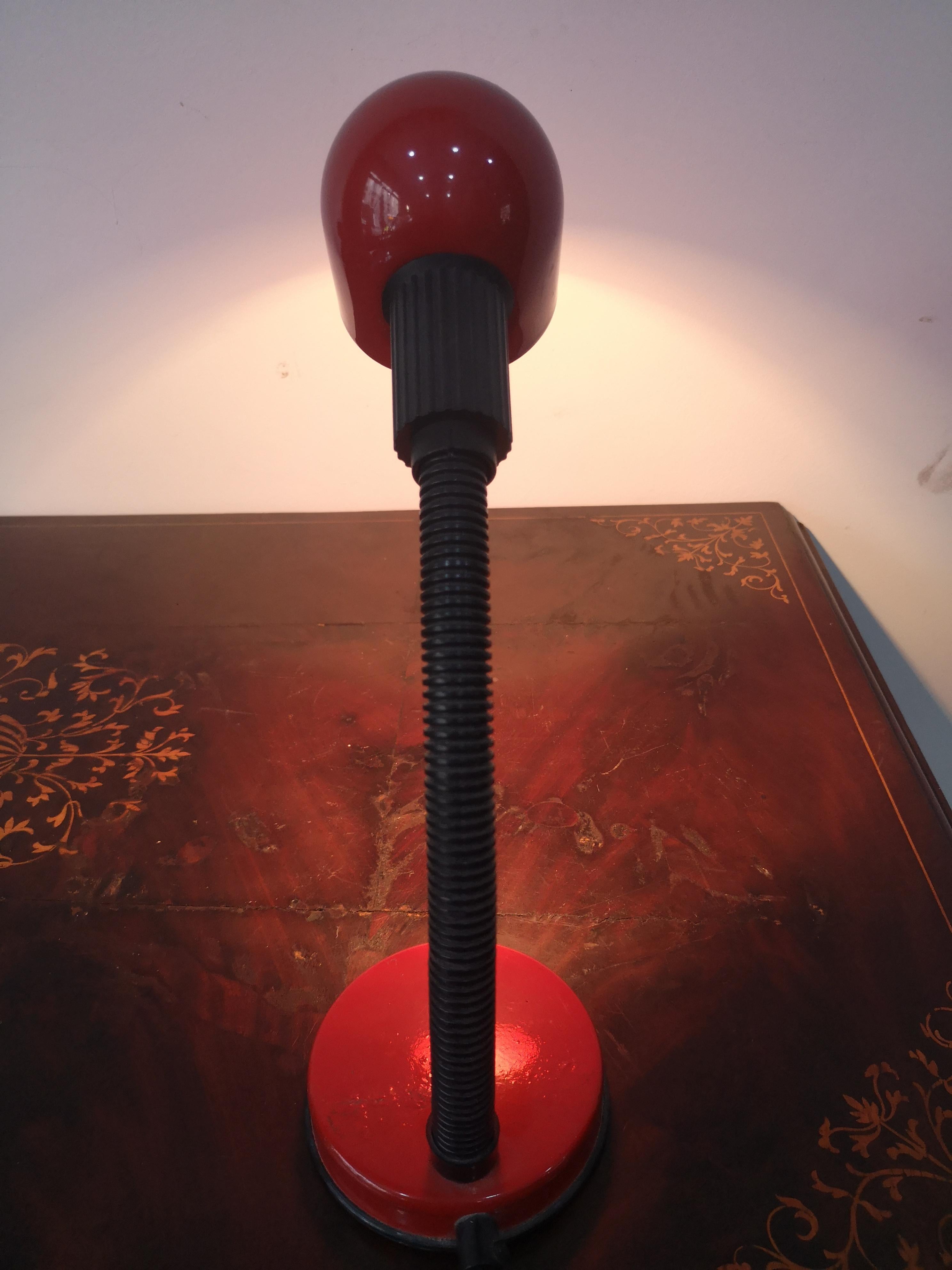 Aluminum Italian table lamp in red lacquered aluminium 90's - 90's table lamp For Sale