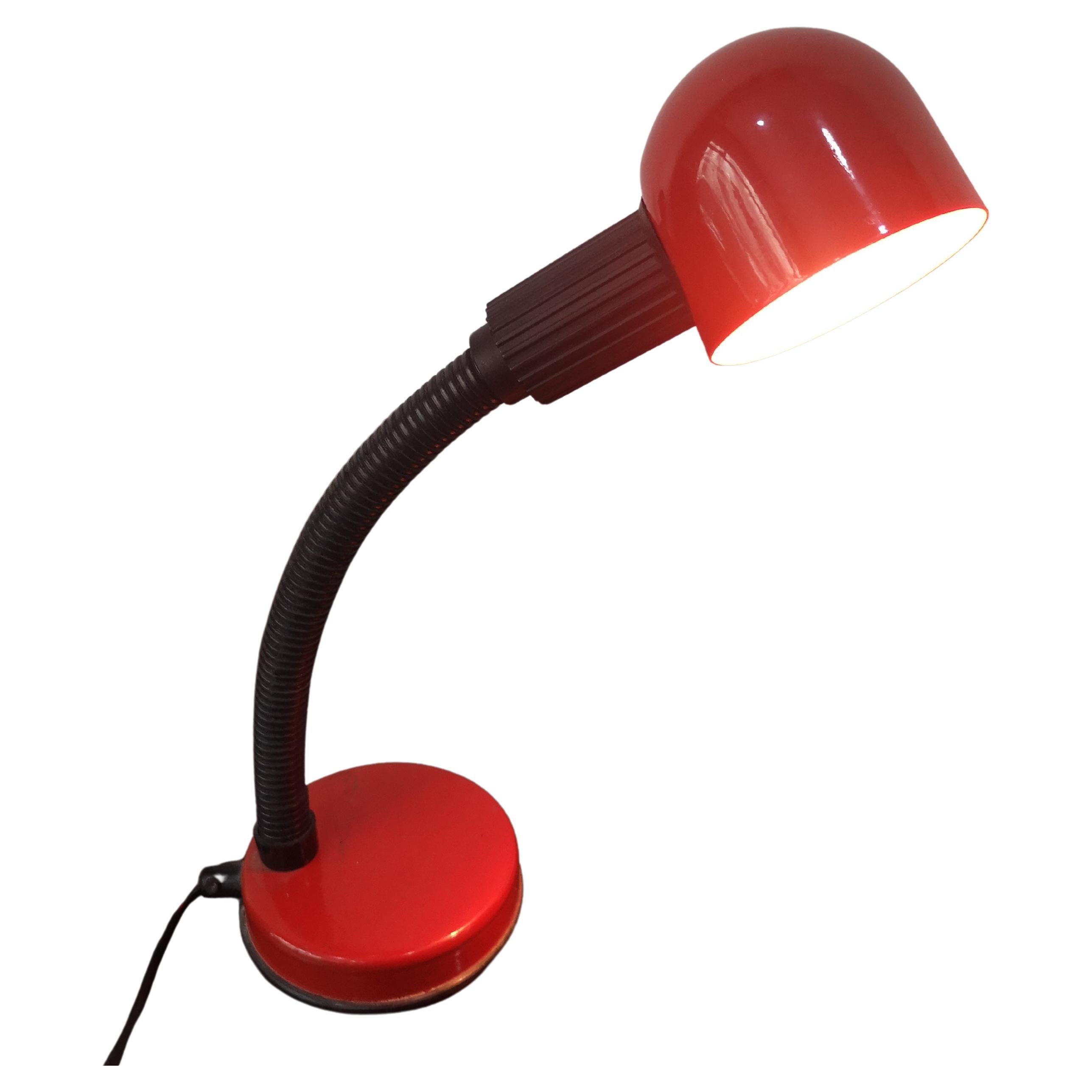 Italian table lamp in red lacquered aluminium 90's - Lampada da tavolo anni 90