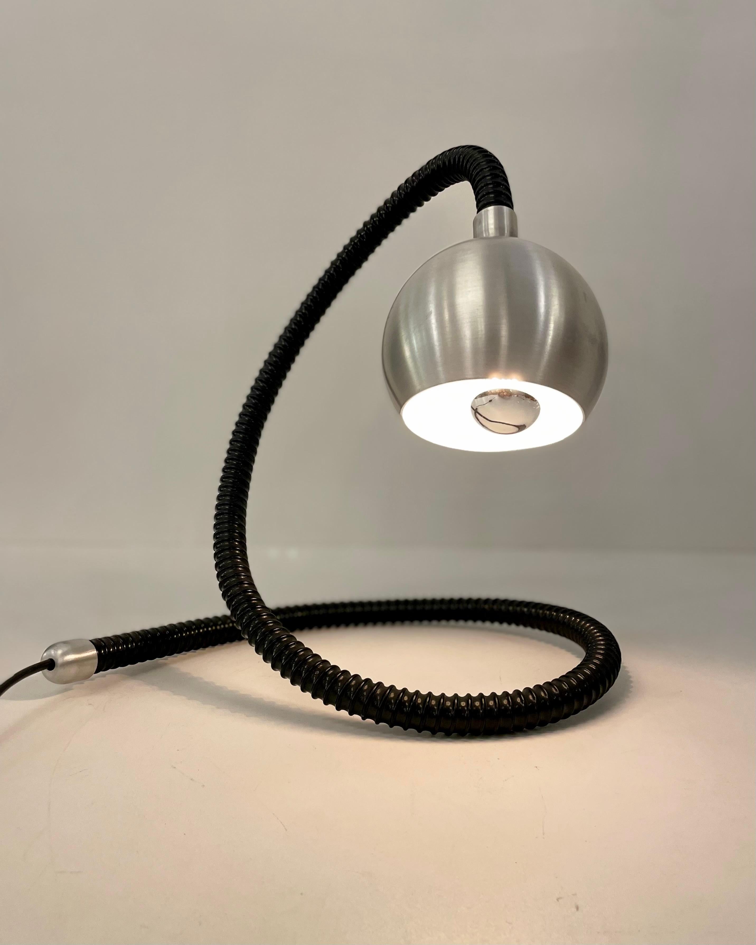 Italian Table Lamp in the style of Isso Hosoe for Valenti, 1970s For Sale 4