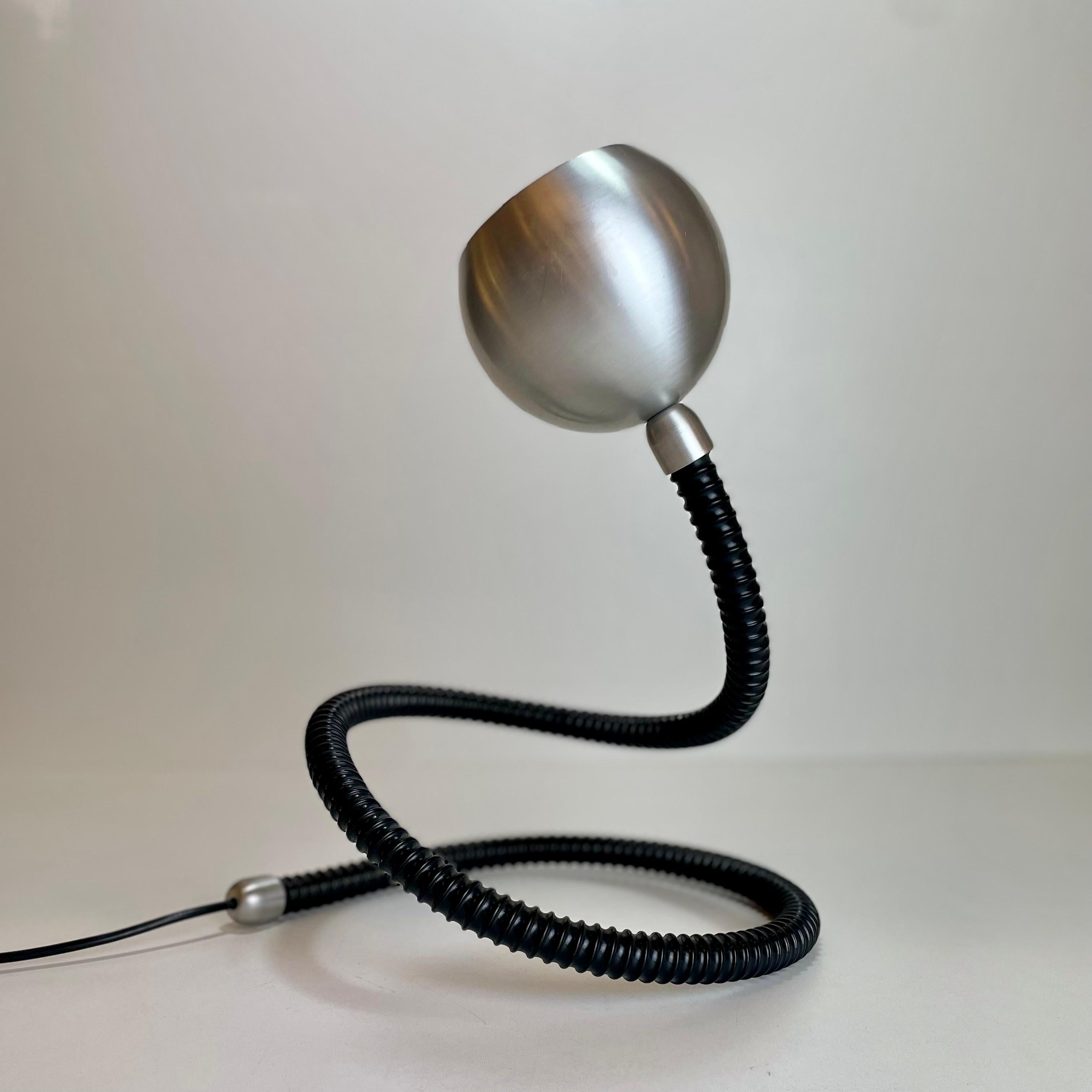 Italian Table Lamp in the style of Isso Hosoe for Valenti, 1970s In Good Condition For Sale In Brussel, BE
