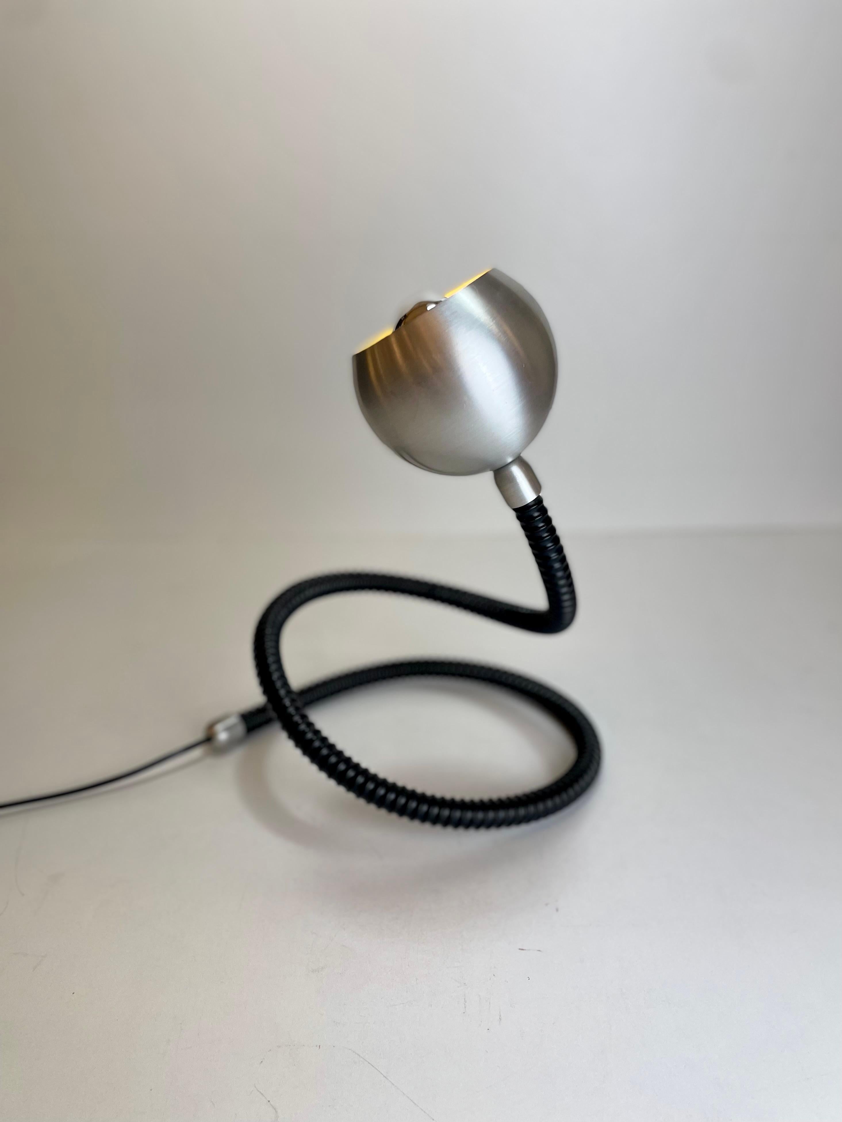 Late 20th Century Italian Table Lamp in the style of Isso Hosoe for Valenti, 1970s For Sale